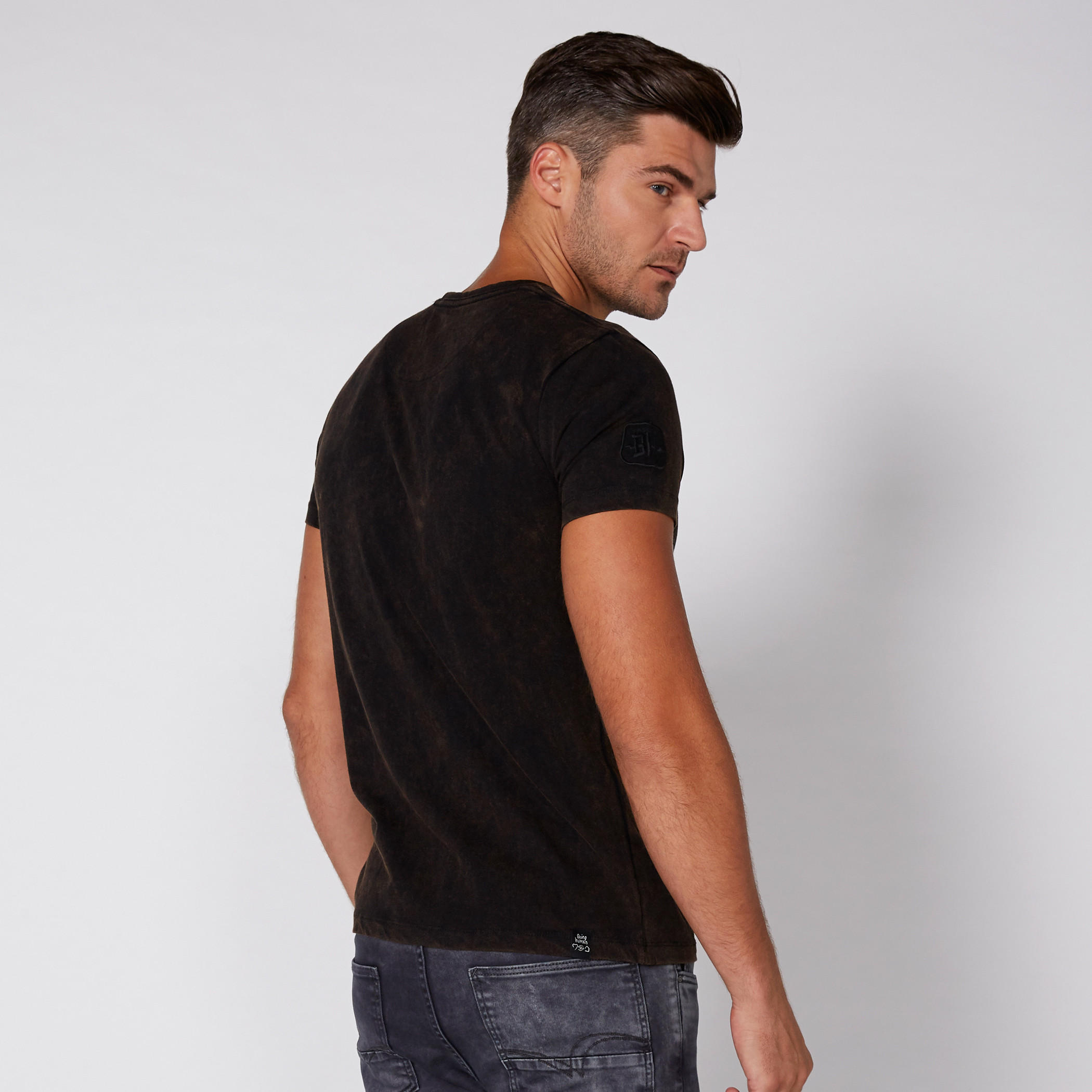 تيشيرت بياقة مستديرة وأكمام قصيرة من بيينج هيومان-men-clothing-tshirtsandpolos-tshirts-image-4