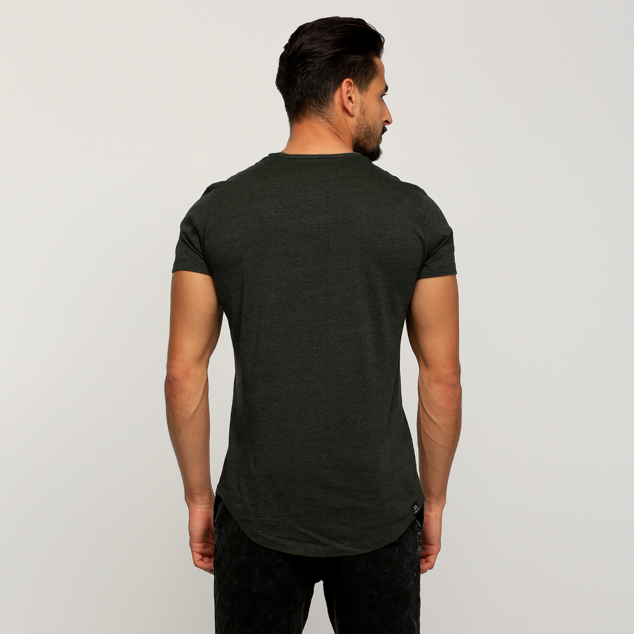 تيشيرت بطبعات وأكمام قصيرة وياقة مستديرة من بيينج هيومان-men-clothing-tshirtsandpolos-tshirts-image-2