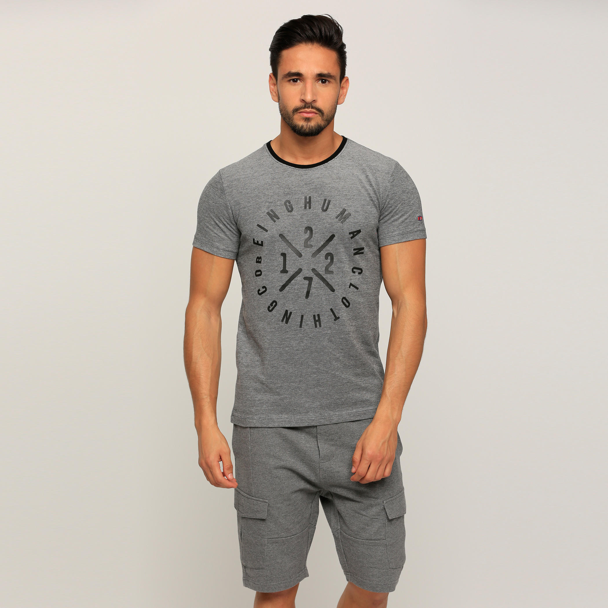 تيشيرت بياقة مستديرة وأكمام قصيرة مع طبعات بيينج هيومان-men-clothing-tshirtsandpolos-tshirts-image-1
