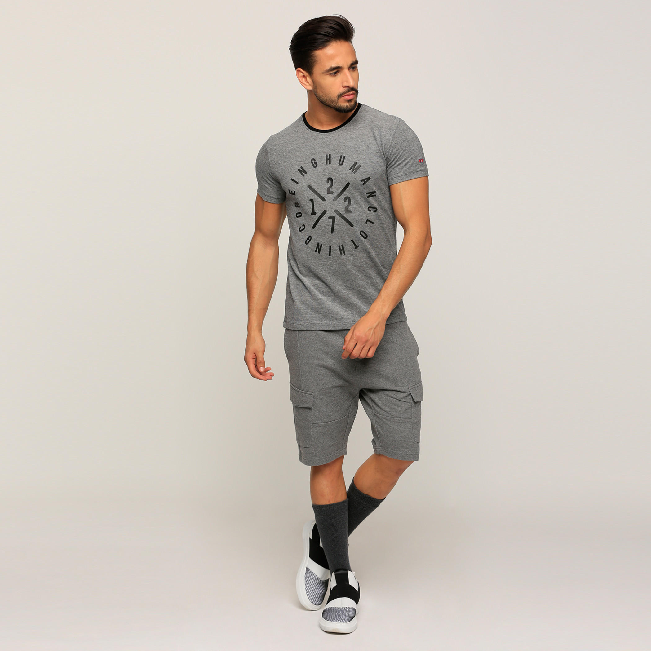 تيشيرت بياقة مستديرة وأكمام قصيرة مع طبعات بيينج هيومان-men-clothing-tshirtsandpolos-tshirts-image-5