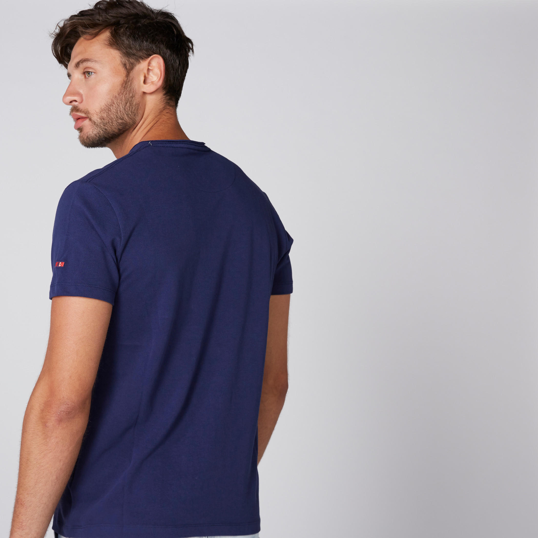 تيشيرت بياقة مستديرة وأكمام قصيرة من بيينج هيومان-men-clothing-tshirtsandpolos-tshirts-image-3