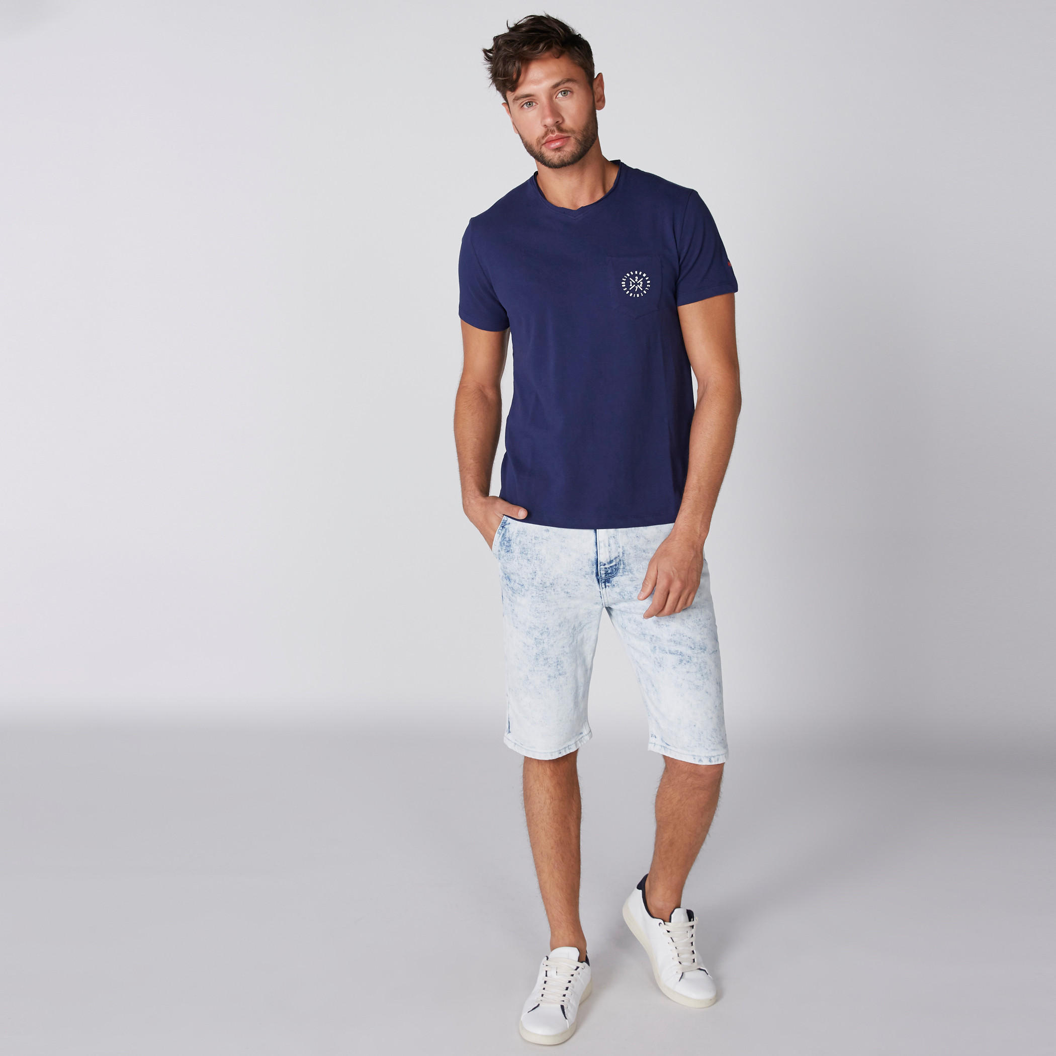 تيشيرت بياقة مستديرة وأكمام قصيرة من بيينج هيومان-men-clothing-tshirtsandpolos-tshirts-image-4