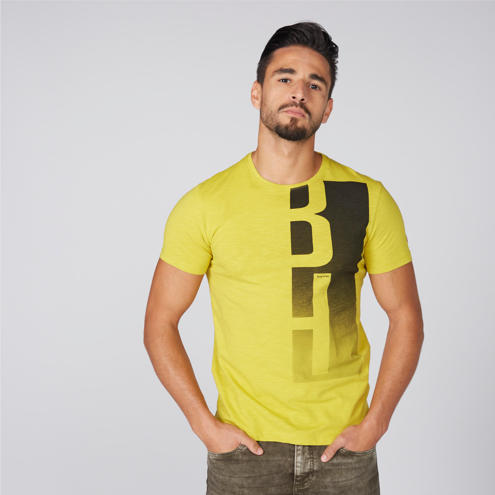 تيشيرت بياقة ضيّقة وأكمام قصيرة وطبعات بيينج هيومان-men-clothing-tshirtsandpolos-tshirts-image-1