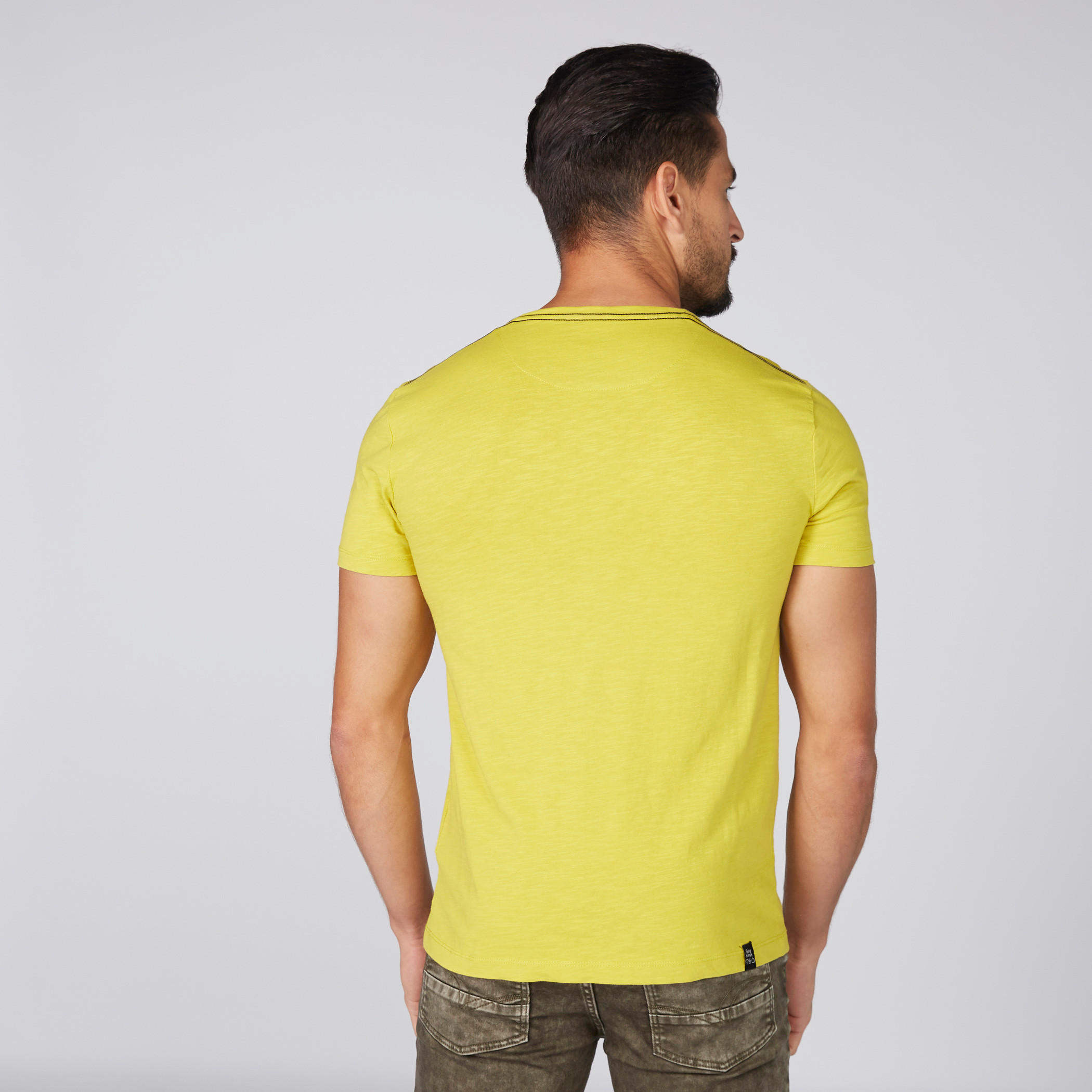 تيشيرت بياقة ضيّقة وأكمام قصيرة وطبعات بيينج هيومان-men-clothing-tshirtsandpolos-tshirts-image-2