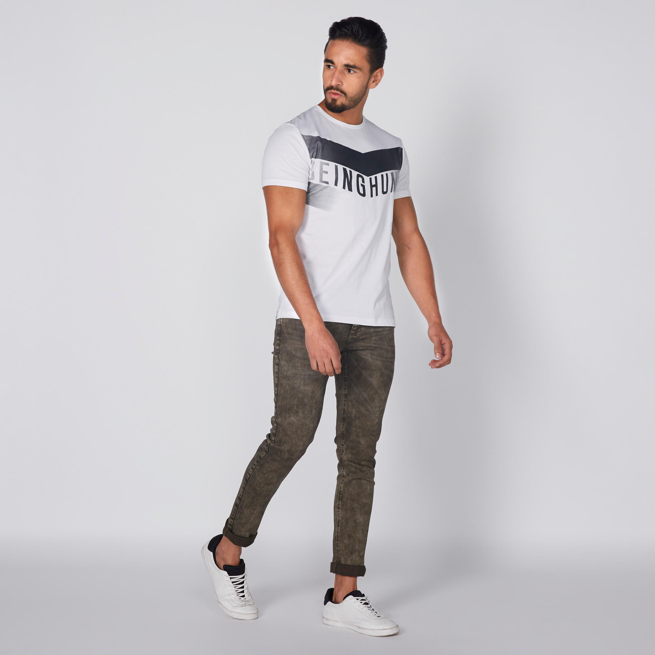 تيشيرت بياقة ضيّقة وأكمام قصيرة وطبعات بيينج هيومان-men-clothing-tshirtsandpolos-tshirts-image-3