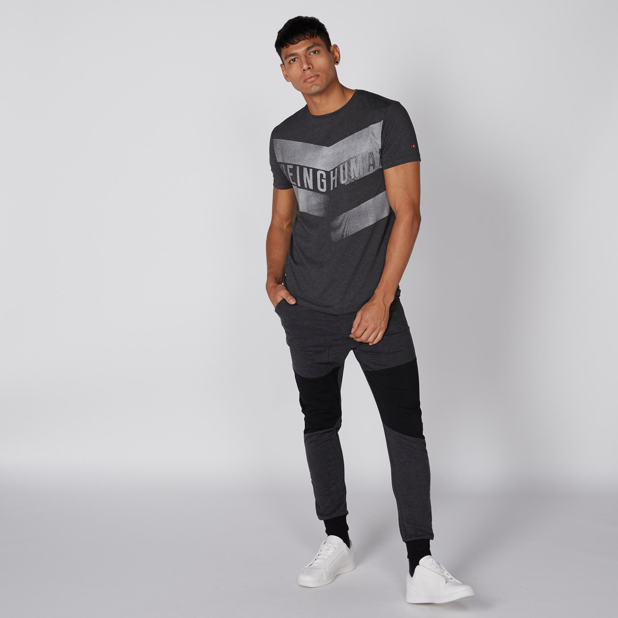 تيشيرت بياقة مستديرة وأكمام قصيرة وطبعات بيينج هيومان-men-clothing-tshirtsandpolos-tshirts-image-1