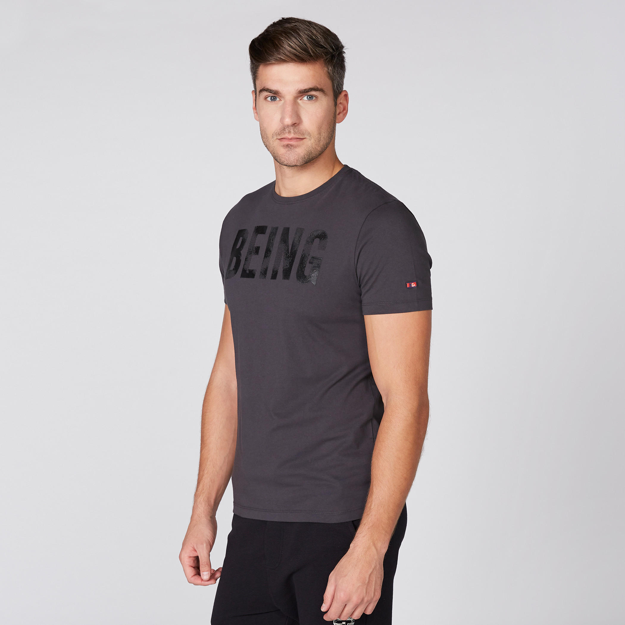 تيشيرت بياقة مستديرة وأكمام قصيرة مع طبعات بيينج هيومان-men-clothing-tshirtsandpolos-tshirts-image-1