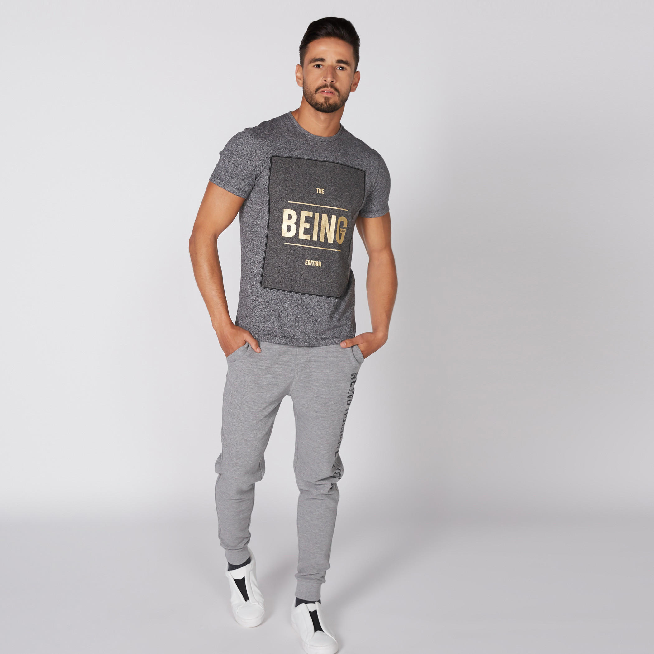 تيشيرت بياقة مستديرة وأكمام قصيرة مع طبعات بيينج هيومان-men-clothing-tshirtsandpolos-tshirts-image-2