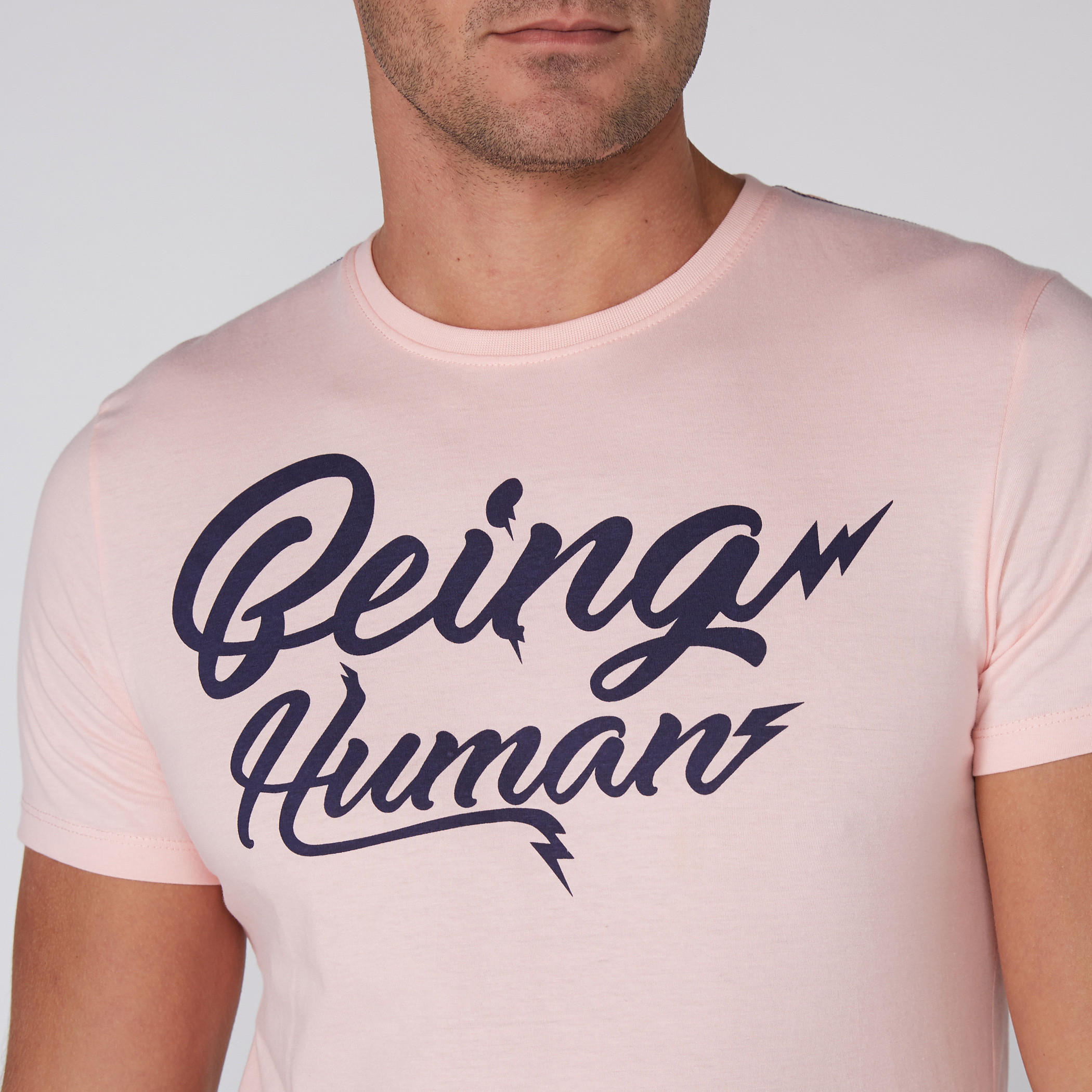 تيشيرت بياقة مستديرة وأكمام قصيرة وطبعات بيينج هيومان-men-clothing-tshirtsandpolos-tshirts-image-2