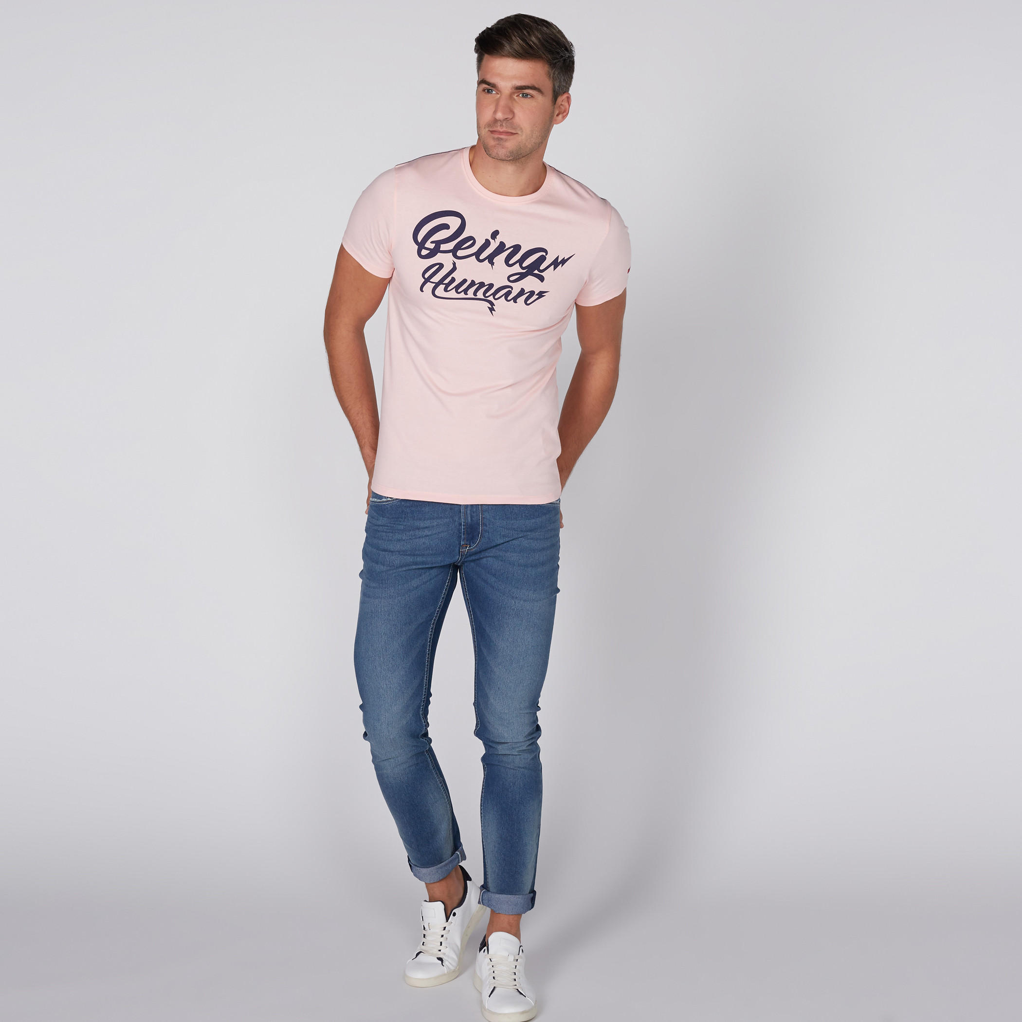 تيشيرت بياقة مستديرة وأكمام قصيرة وطبعات بيينج هيومان-men-clothing-tshirtsandpolos-tshirts-image-4
