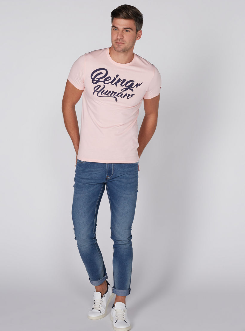 تيشيرت بياقة مستديرة وأكمام قصيرة وطبعات بيينج هيومان-men-clothing-tshirtsandpolos-tshirts-image-4