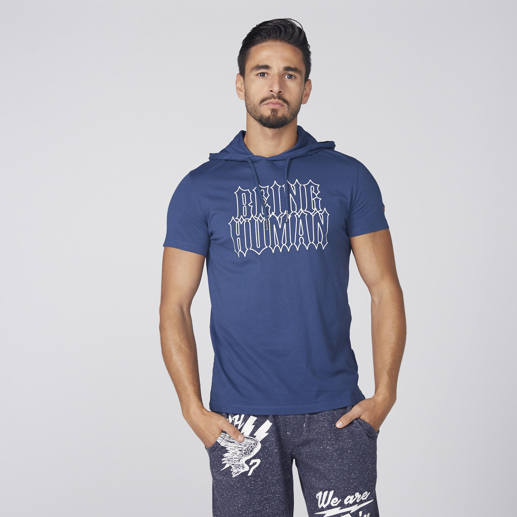 تيشيرت بأكمام قصيرة وقبعة وطبعات بيينج هيومان-men-clothing-tshirtsandpolos-tshirts-image-2