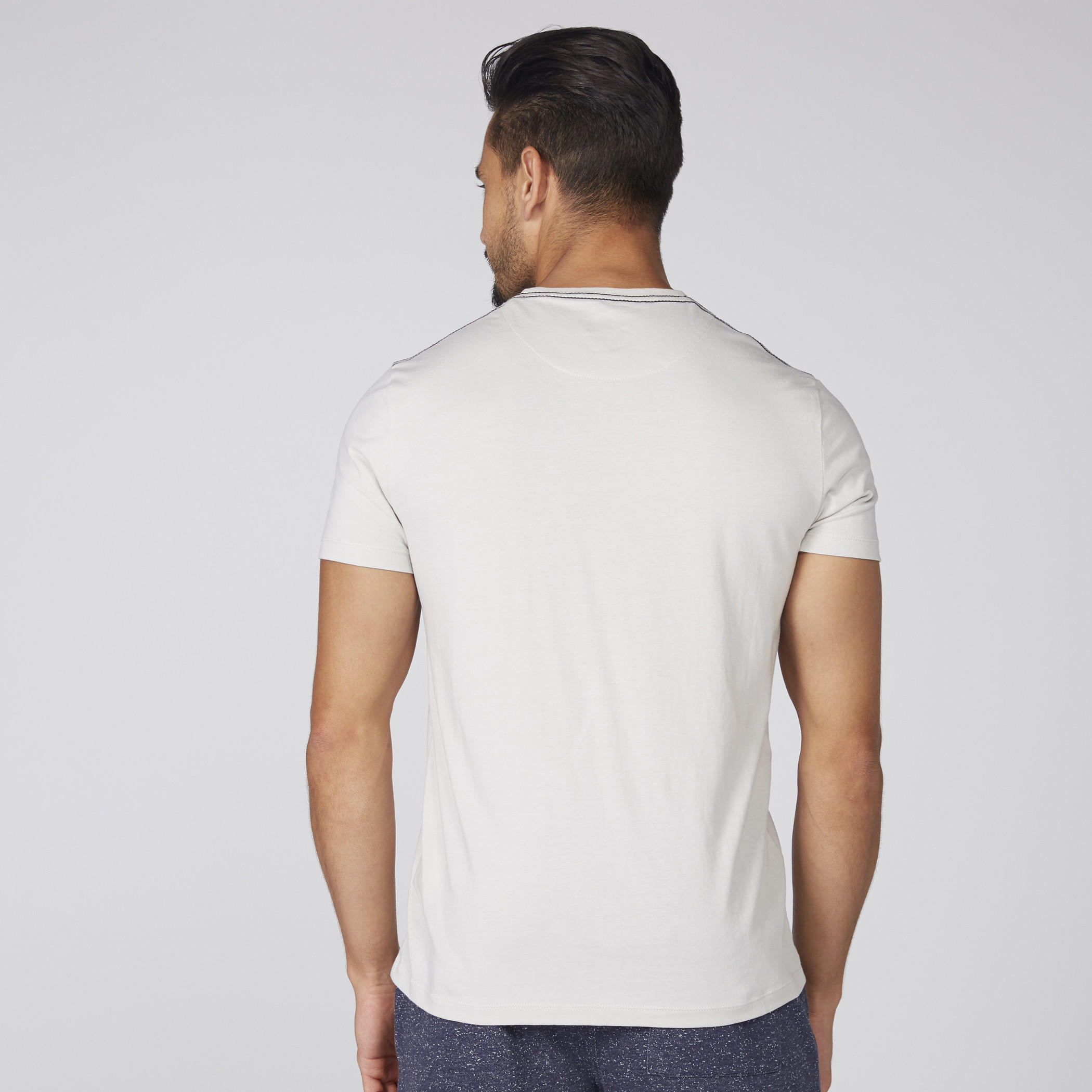تيشيرت بياقة مستديرة وأكمام قصيرة وطبعات بيينج هيومان-men-clothing-tshirtsandpolos-tshirts-image-2