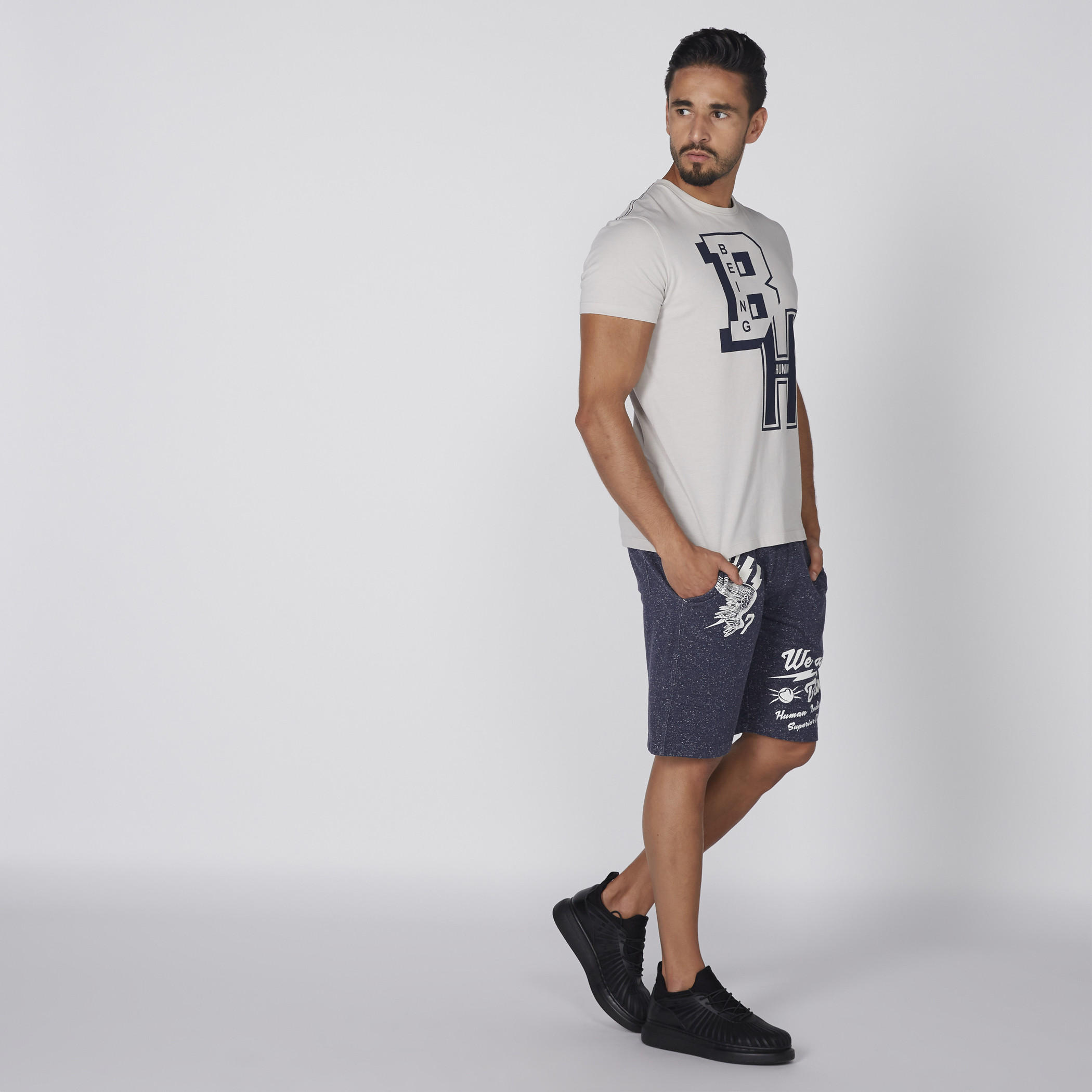 تيشيرت بياقة مستديرة وأكمام قصيرة وطبعات بيينج هيومان-men-clothing-tshirtsandpolos-tshirts-image-3
