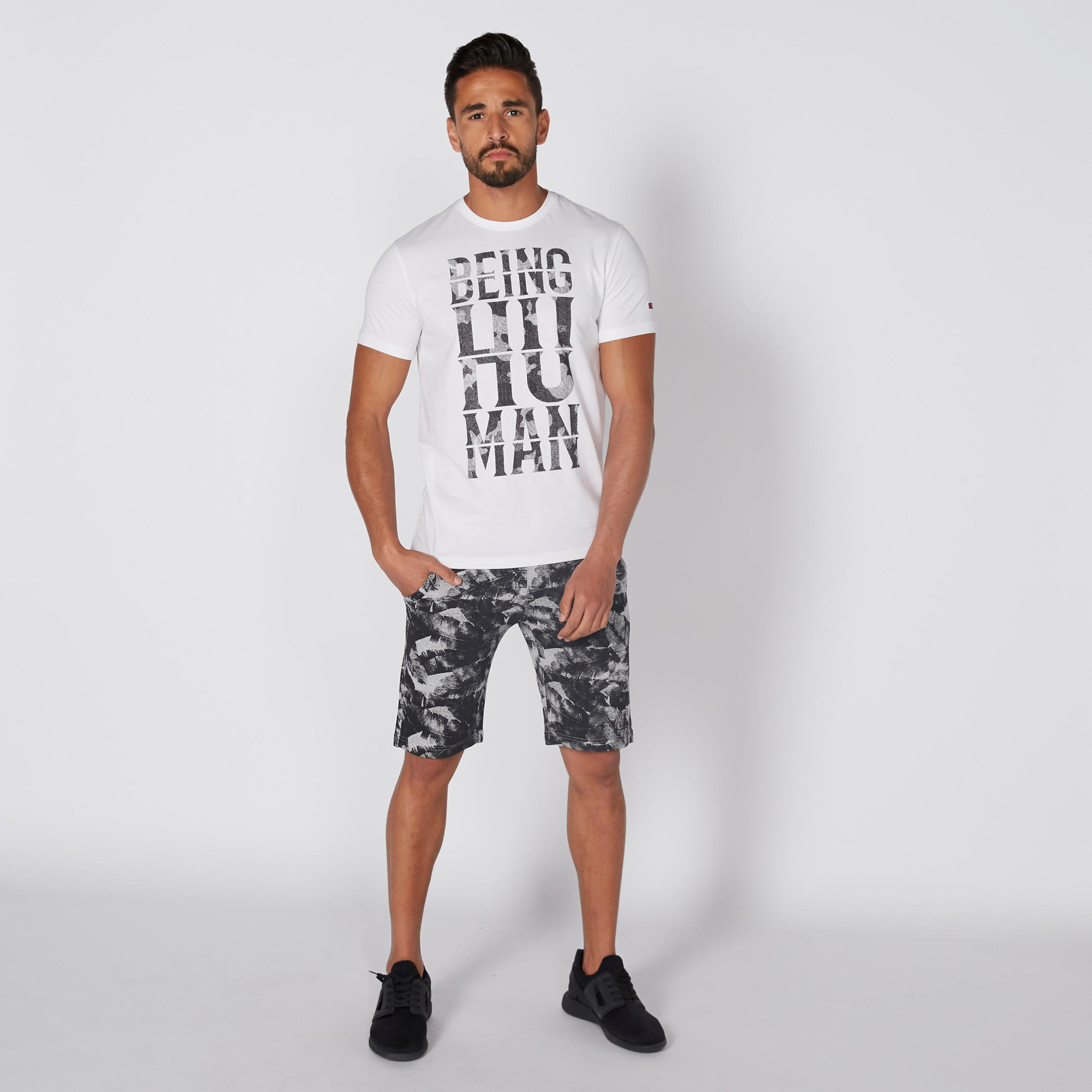 تيشيرت بياقة مستديرة وأكمام قصيرة وطبعات بيينج هيومان-men-clothing-tshirtsandpolos-tshirts-image-3