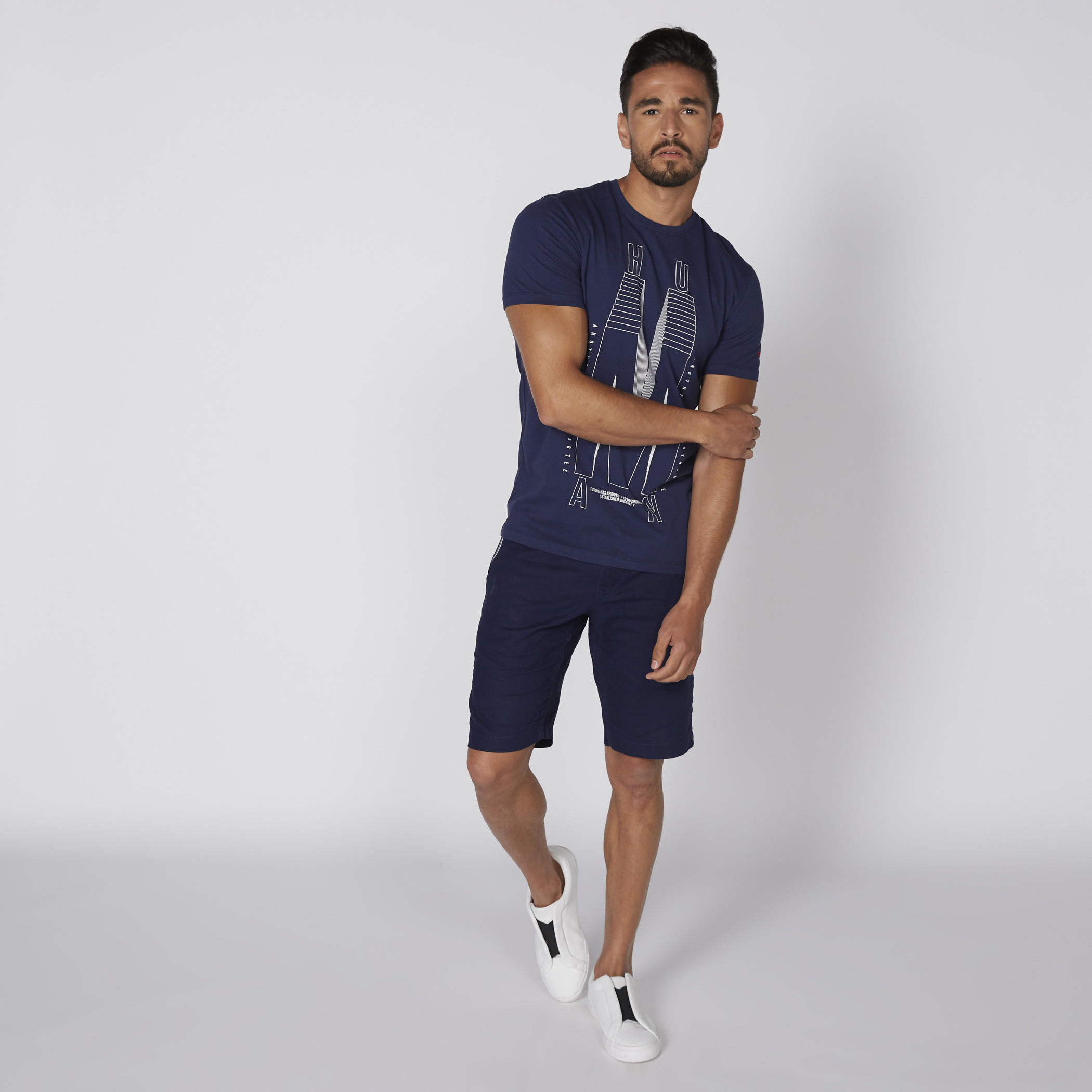 تيشيرت بياقة مستديرة وأكمام قصيرة مع طبعات بيينج هيومان-men-clothing-tshirtsandpolos-tshirts-image-2