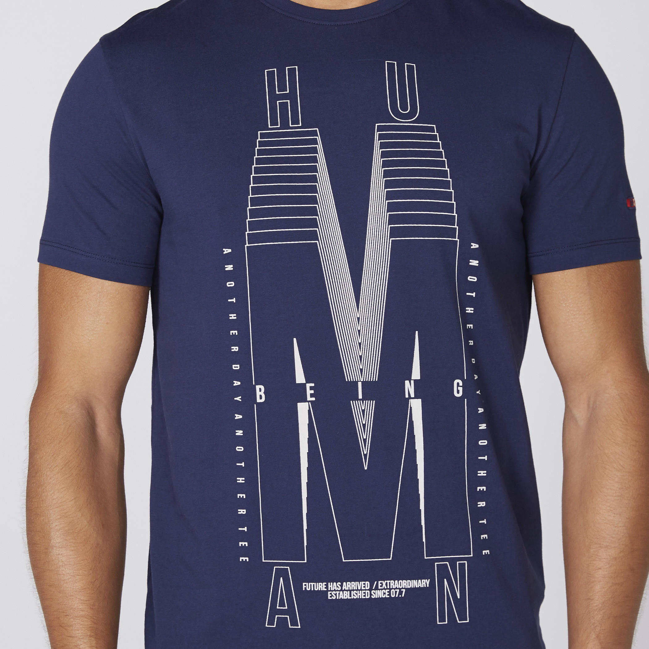 تيشيرت بياقة مستديرة وأكمام قصيرة مع طبعات بيينج هيومان-men-clothing-tshirtsandpolos-tshirts-image-3