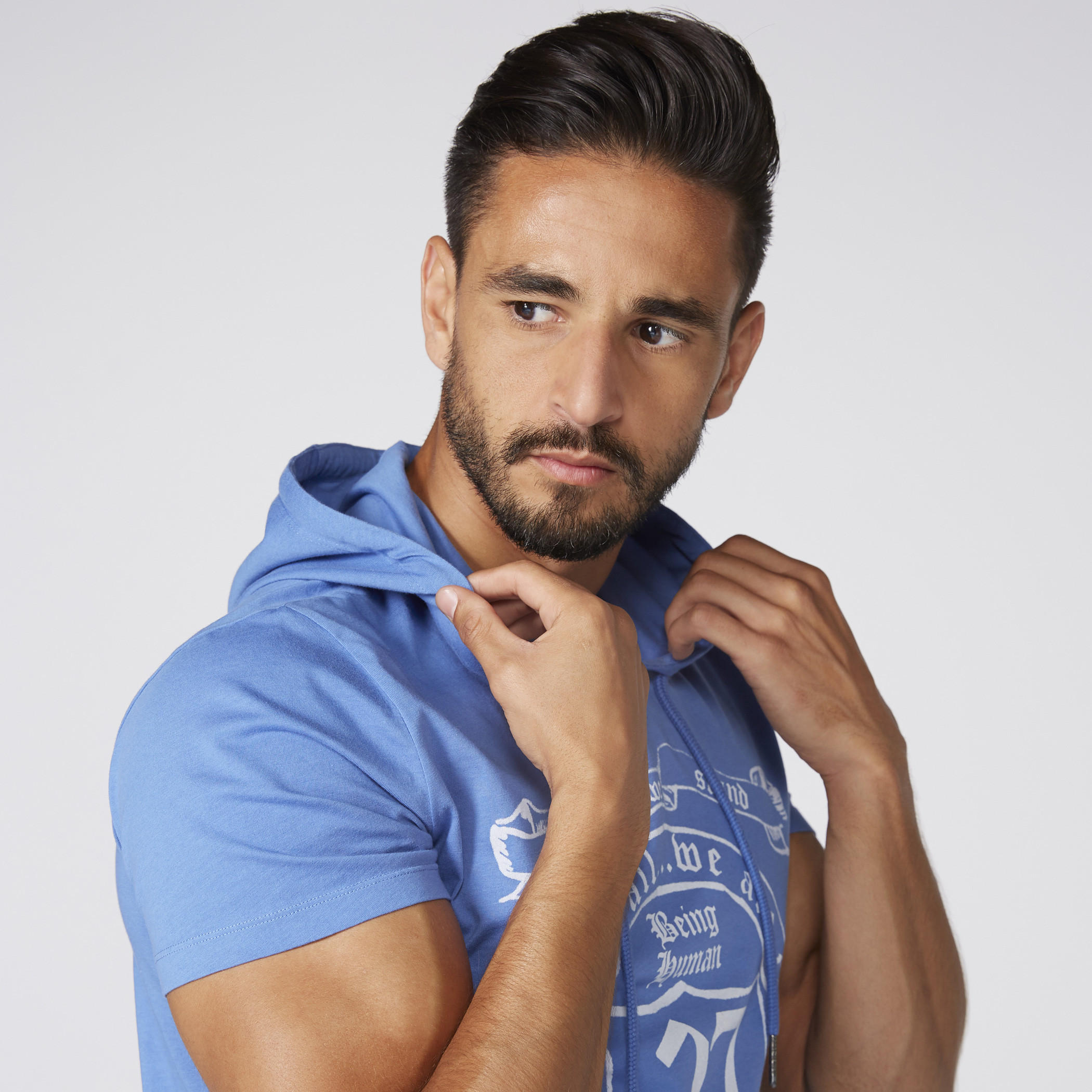 تيشيرت بأكمام قصيرة وقبعة وطبعات بيينج هيومان-men-clothing-tshirtsandpolos-tshirts-image-1
