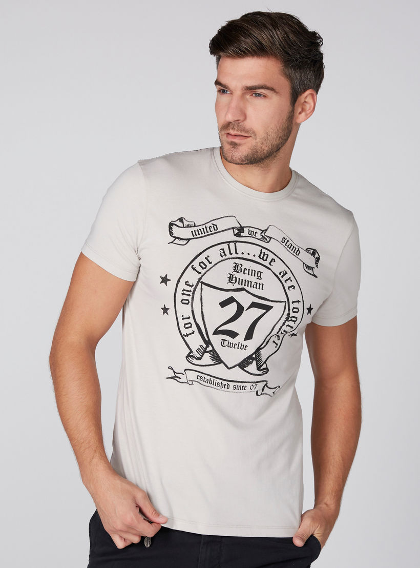 تيشيرت بياقة مستديرة وأكمام قصيرة وطبعات بيينج هيومان-men-clothing-tshirtsandpolos-tshirts-image-1