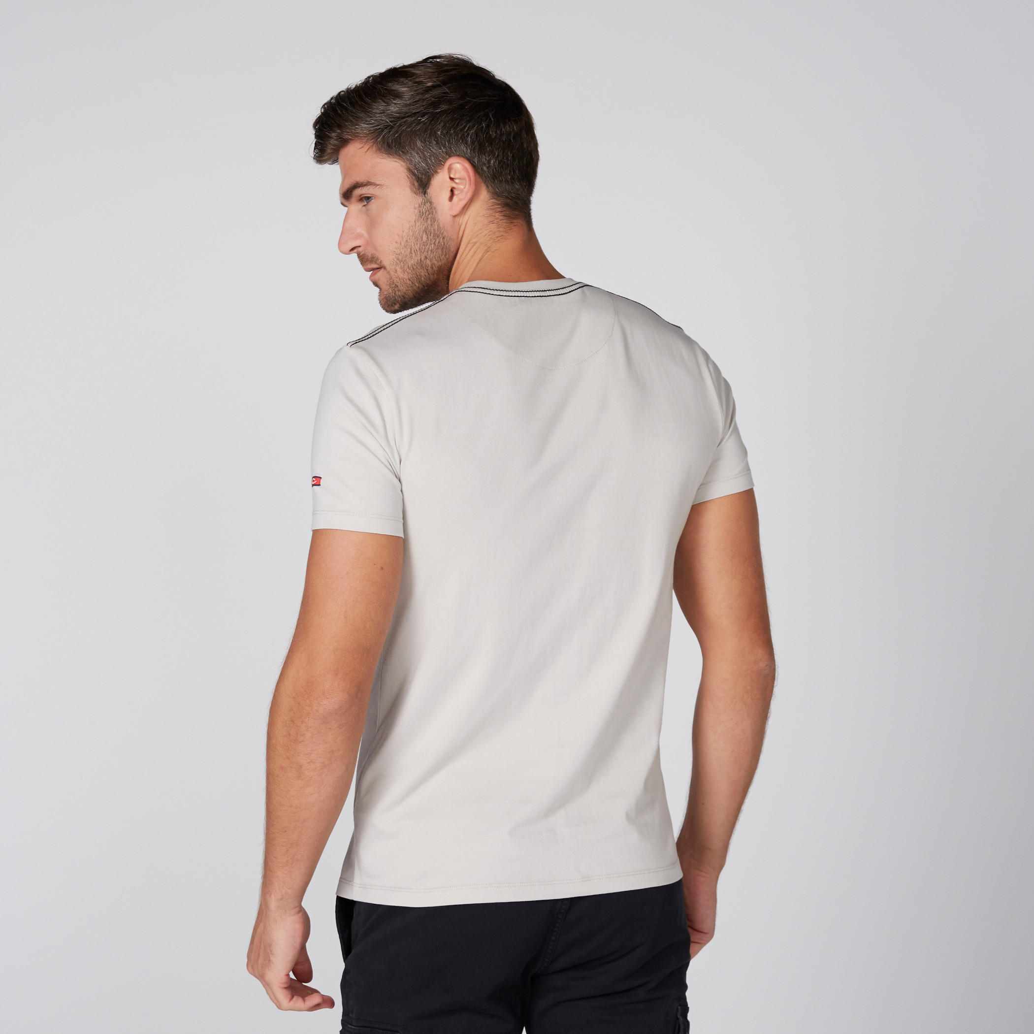 تيشيرت بياقة مستديرة وأكمام قصيرة وطبعات بيينج هيومان-men-clothing-tshirtsandpolos-tshirts-image-2