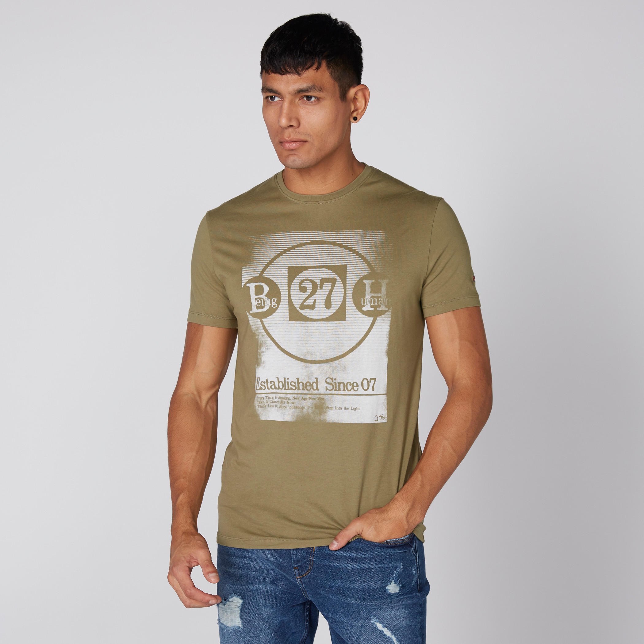 تيشيرت بياقة ضيّقة وأكمام قصيرة وطبعات بيينج هيومان-men-clothing-tshirtsandpolos-tshirts-image-1