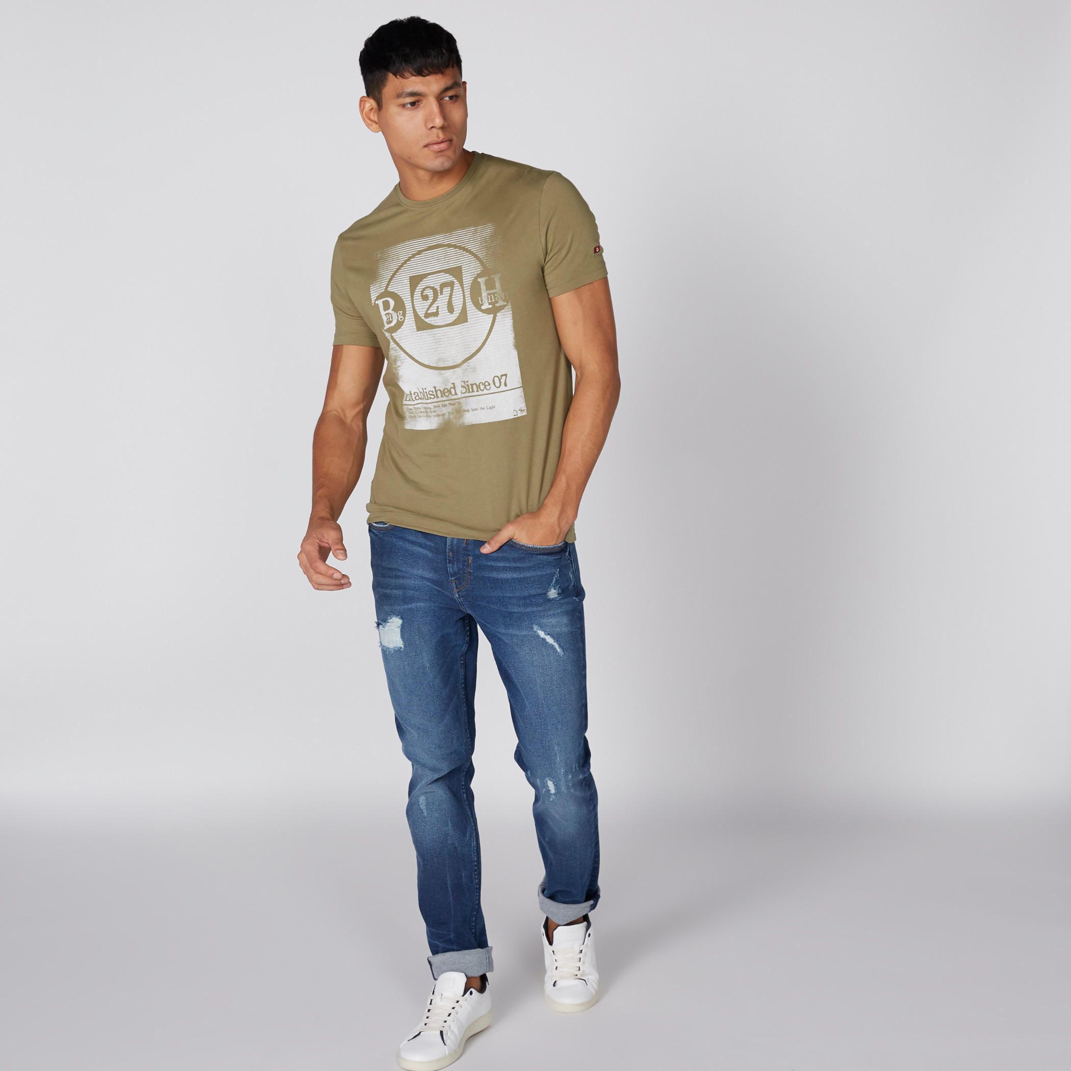 تيشيرت بياقة ضيّقة وأكمام قصيرة وطبعات بيينج هيومان-men-clothing-tshirtsandpolos-tshirts-image-3