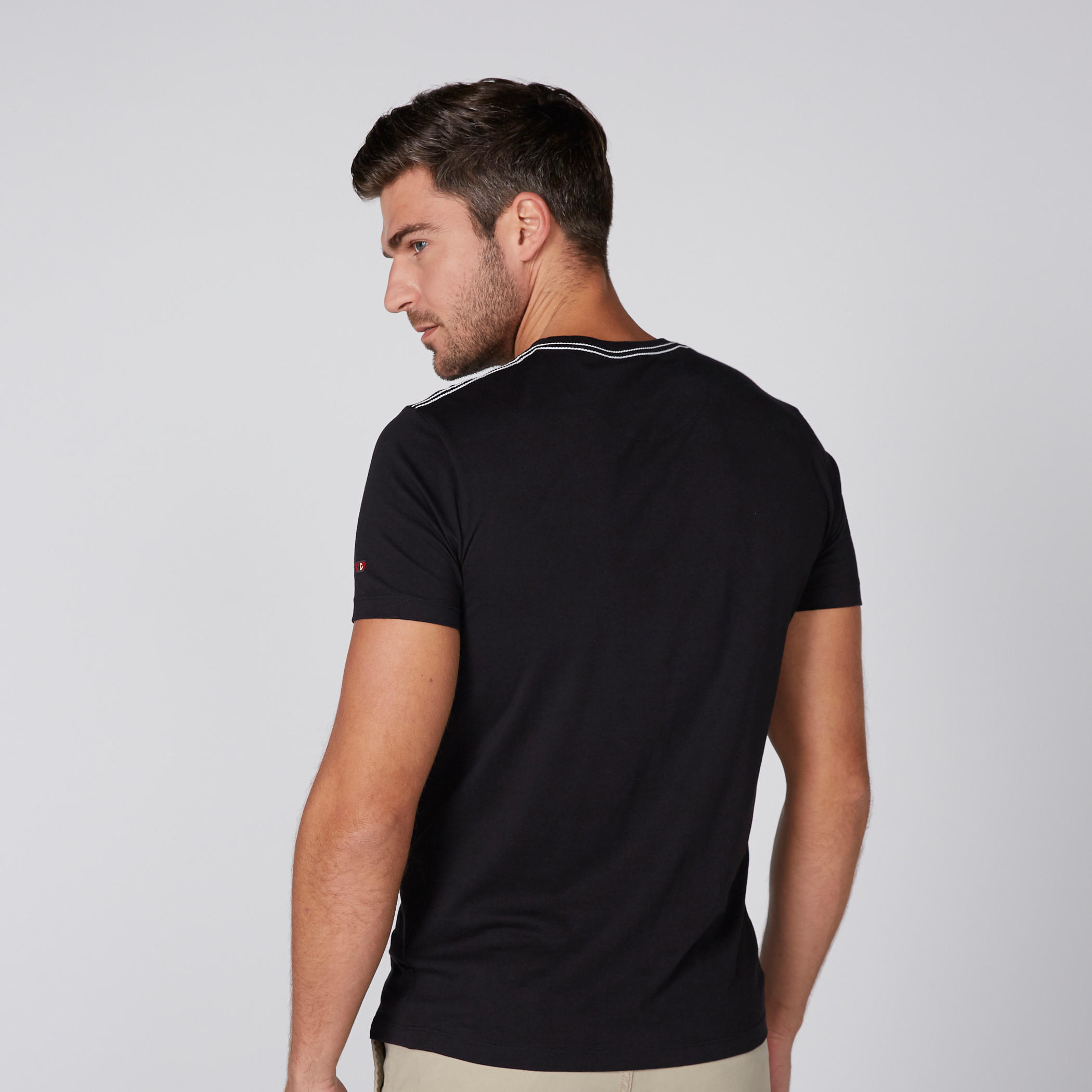 تيشيرت بياقة ضيّقة وأكمام قصيرة وطبعات بيينج هيومان-men-clothing-tshirtsandpolos-tshirts-image-2