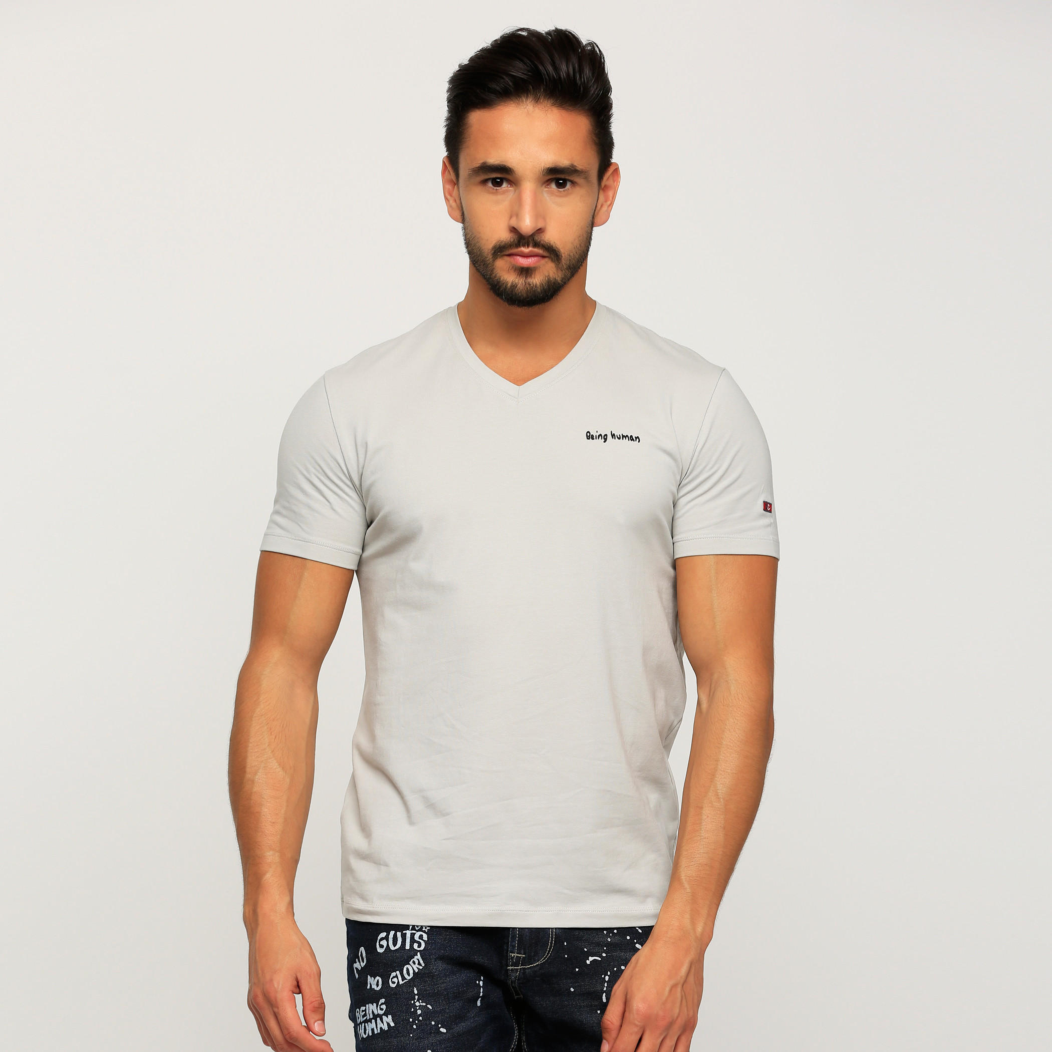 تيشيرت بياقة V وأكمام قصيرة من بيينج هيومان-men-clothing-tshirtsandpolos-tshirts-image-1