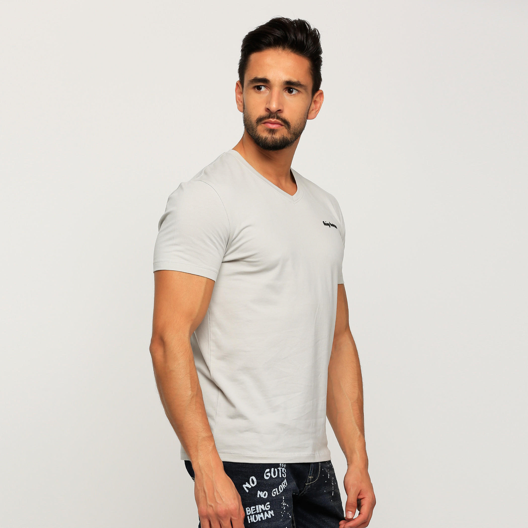 تيشيرت بياقة V وأكمام قصيرة من بيينج هيومان-men-clothing-tshirtsandpolos-tshirts-image-3