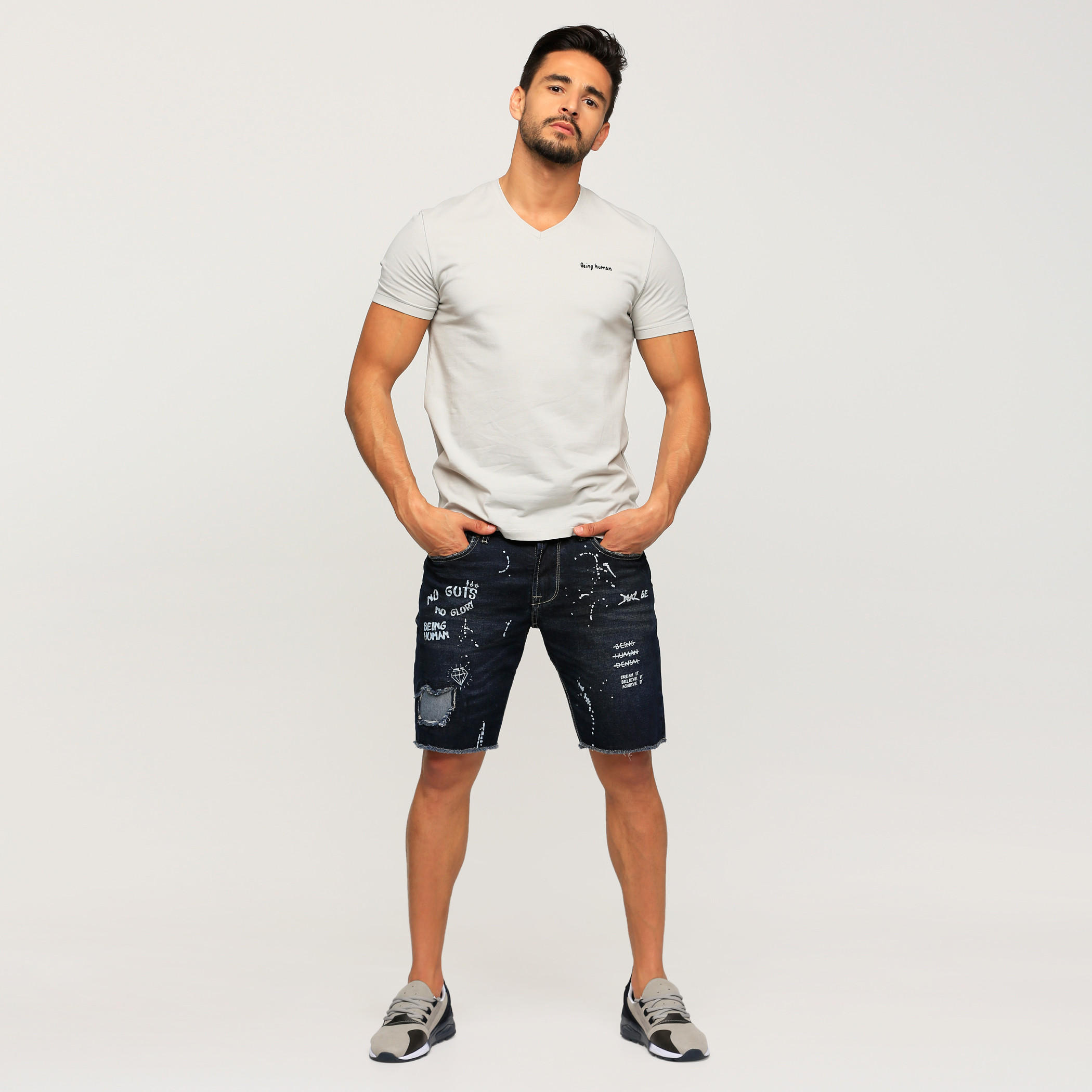 تيشيرت بياقة V وأكمام قصيرة من بيينج هيومان-men-clothing-tshirtsandpolos-tshirts-image-5