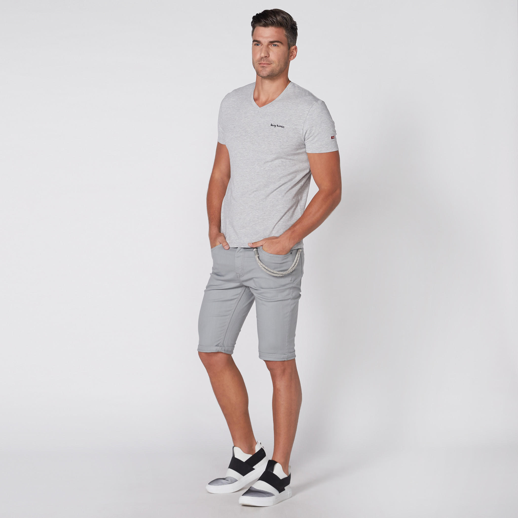 تيشيرت بياقة V وأكمام قصيرة من بيينج هيومان-men-clothing-tshirtsandpolos-tshirts-image-2