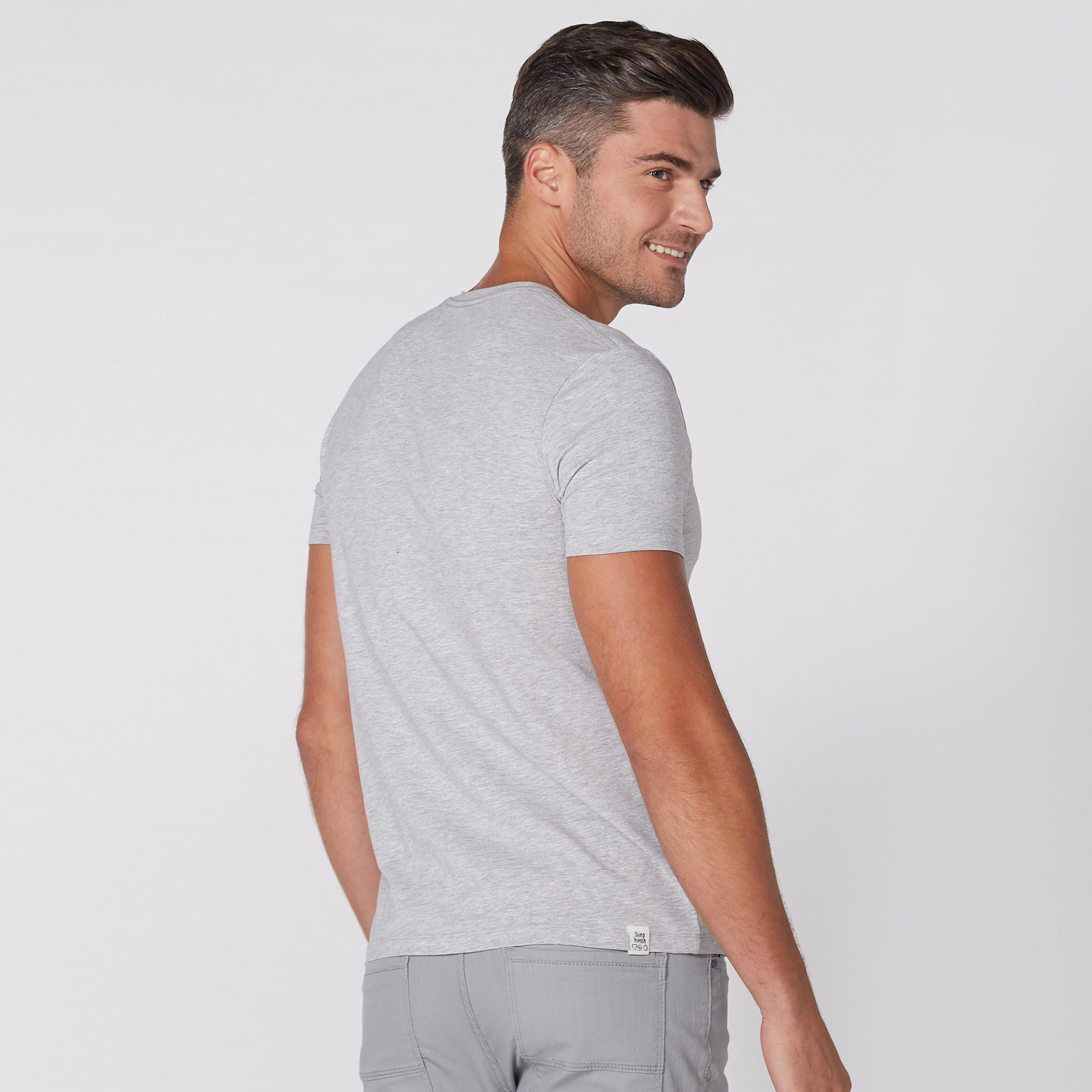 تيشيرت بياقة V وأكمام قصيرة من بيينج هيومان-men-clothing-tshirtsandpolos-tshirts-image-4