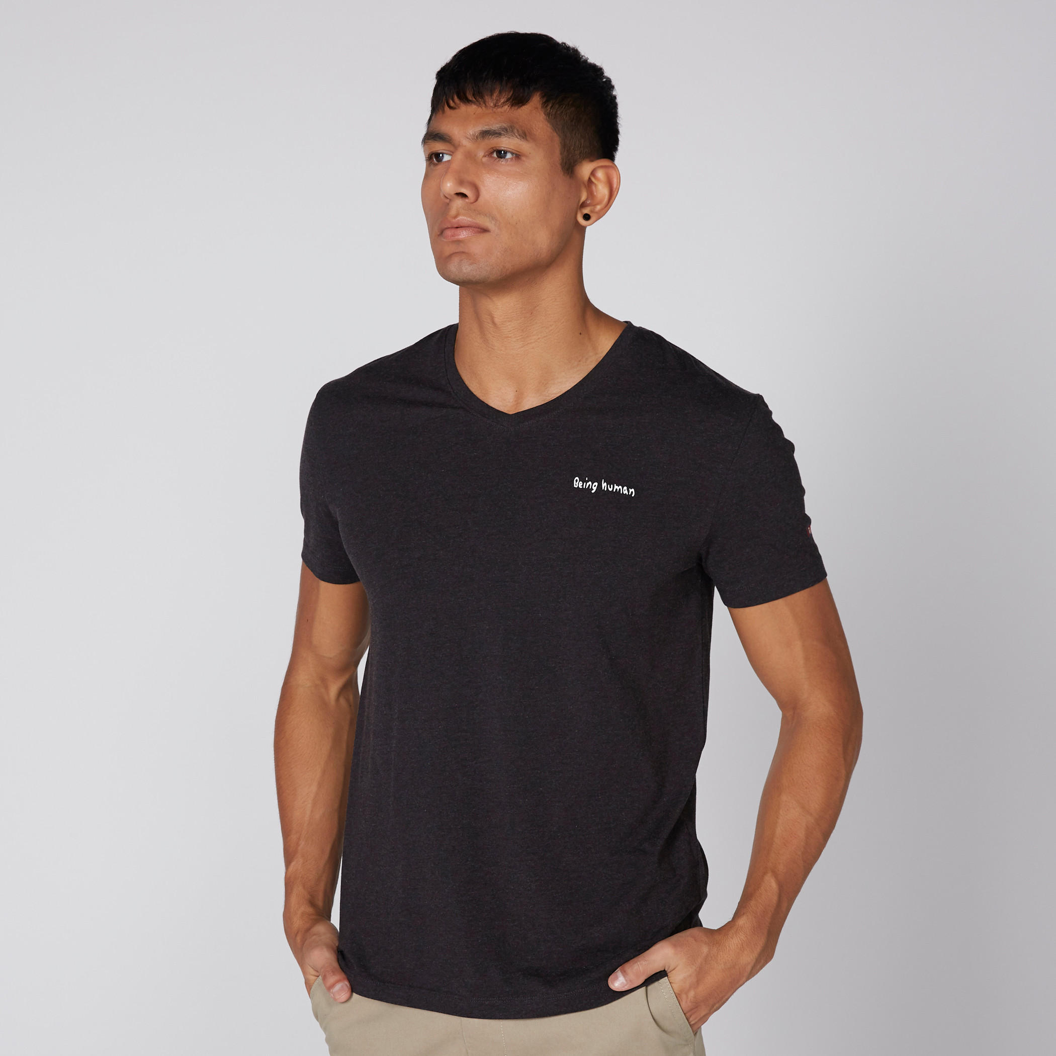 تيشيرت بياقة V وأكمام قصيرة من بيينج هيومان-men-clothing-tshirtsandpolos-tshirts-image-1