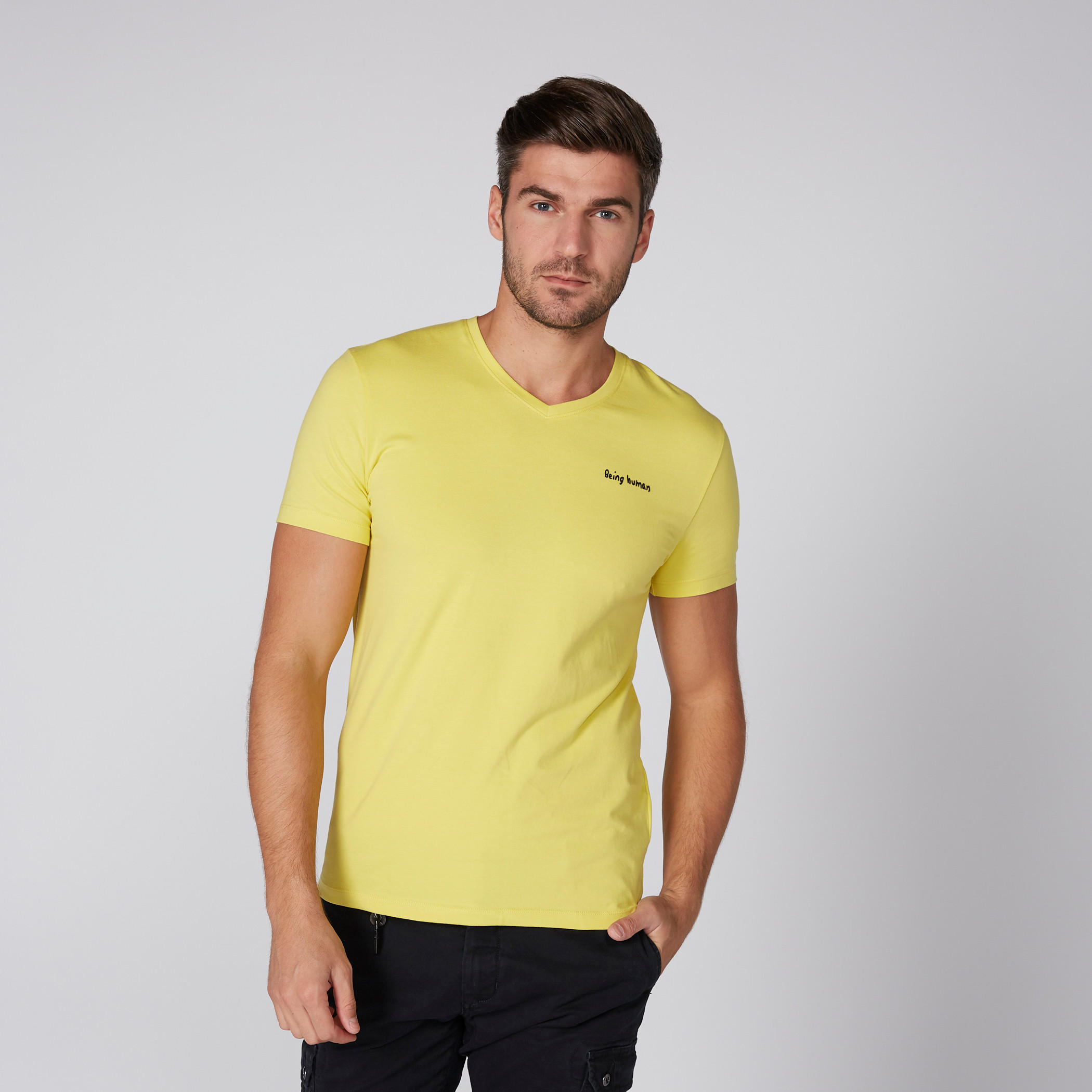 تيشيرت بياقة V وأكمام قصيرة من بيينج هيومان-men-clothing-tshirtsandpolos-tshirts-image-1