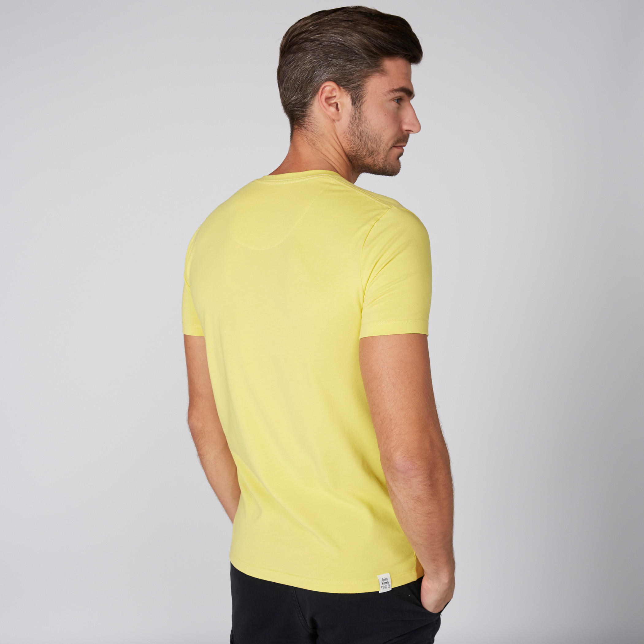 تيشيرت بياقة V وأكمام قصيرة من بيينج هيومان-men-clothing-tshirtsandpolos-tshirts-image-2
