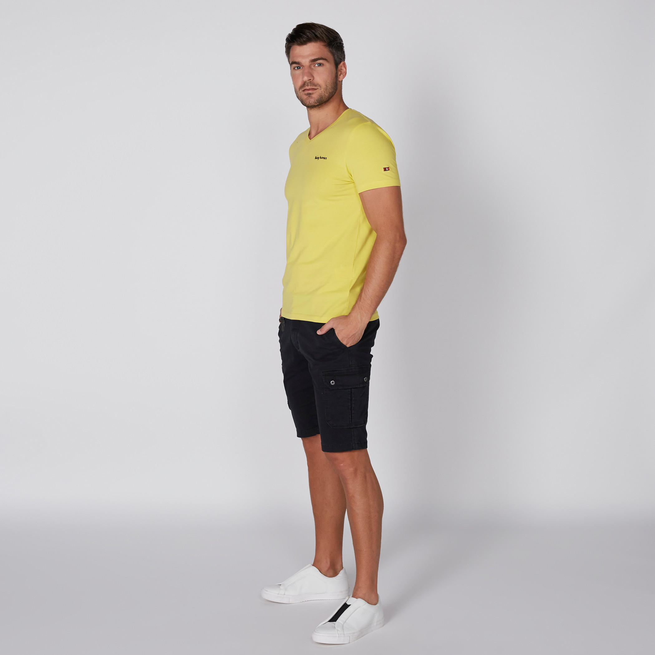 تيشيرت بياقة V وأكمام قصيرة من بيينج هيومان-men-clothing-tshirtsandpolos-tshirts-image-3