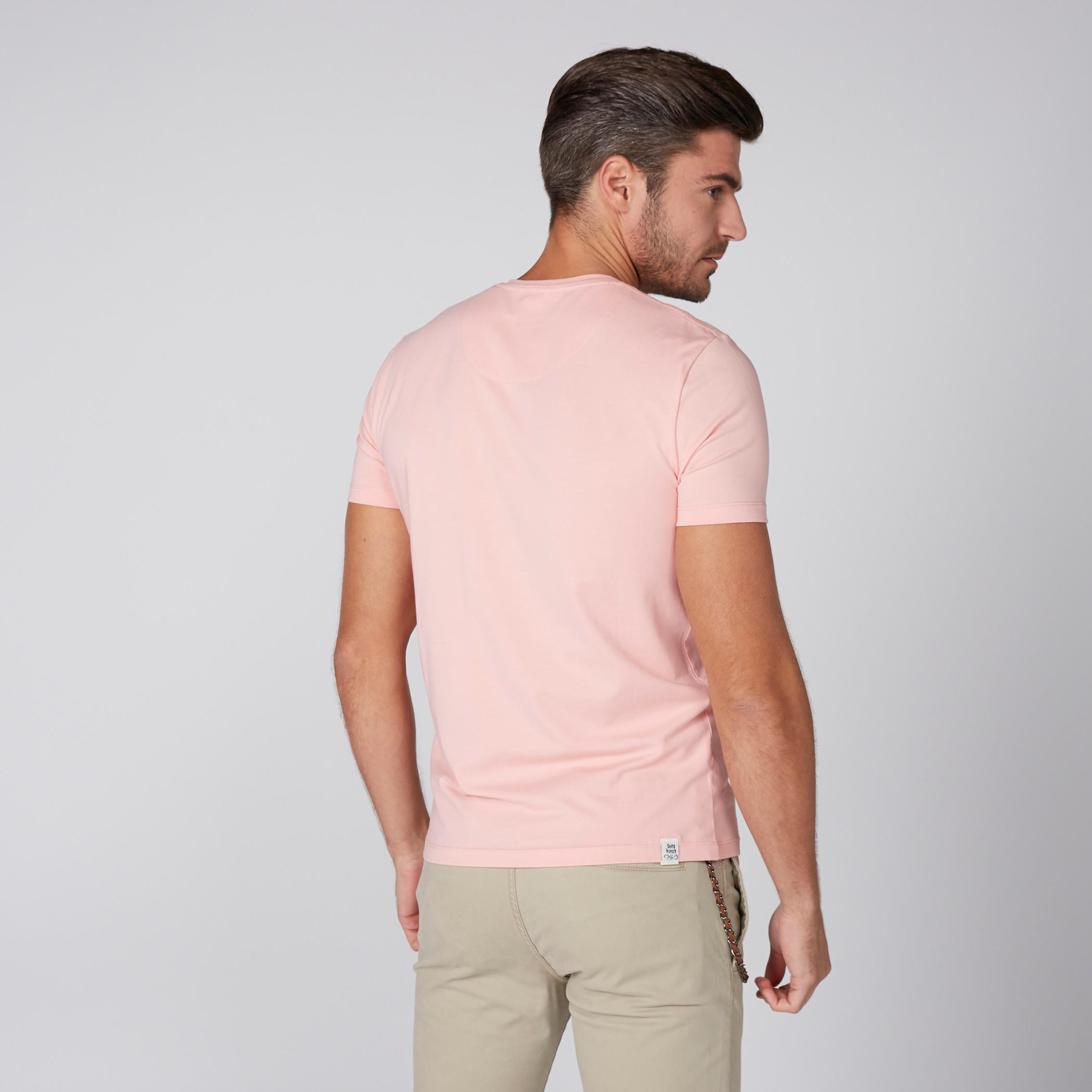 تيشيرت بياقة V وأكمام قصيرة وطبعات بيينج هيومان-men-clothing-tshirtsandpolos-tshirts-image-2