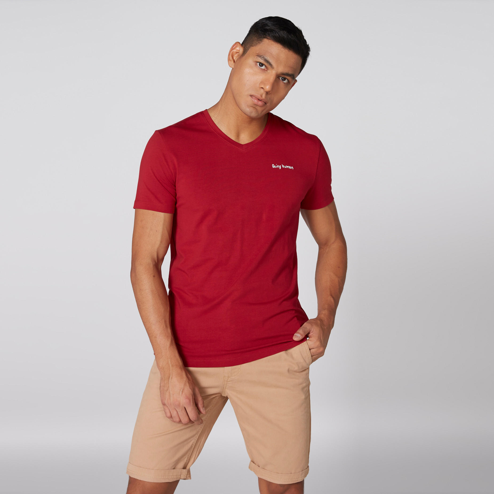 تيشيرت بياقة V وأكمام قصيرة من بيينج هيومان-men-clothing-tshirtsandpolos-tshirts-image-1