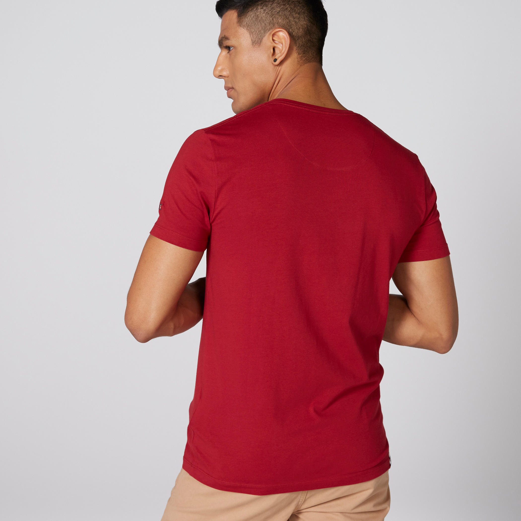 تيشيرت بياقة V وأكمام قصيرة من بيينج هيومان-men-clothing-tshirtsandpolos-tshirts-image-2
