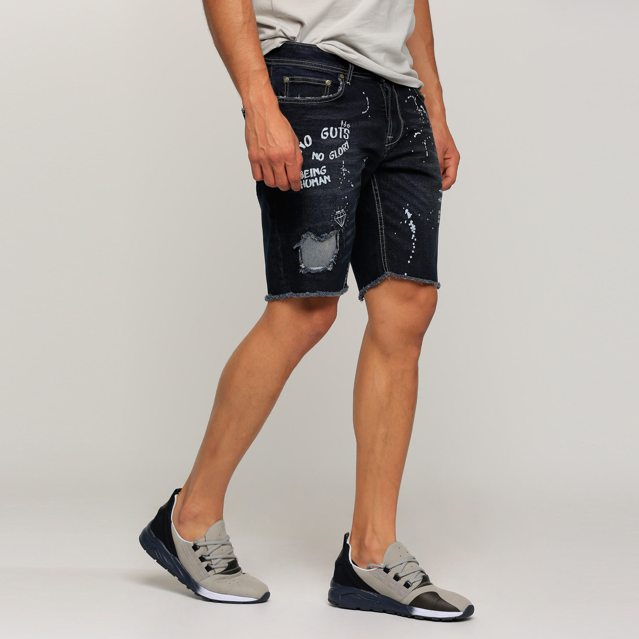 شورت بجيوب وطبعات بيينج هيومان-men-clothing-bottoms-shorts-image-3