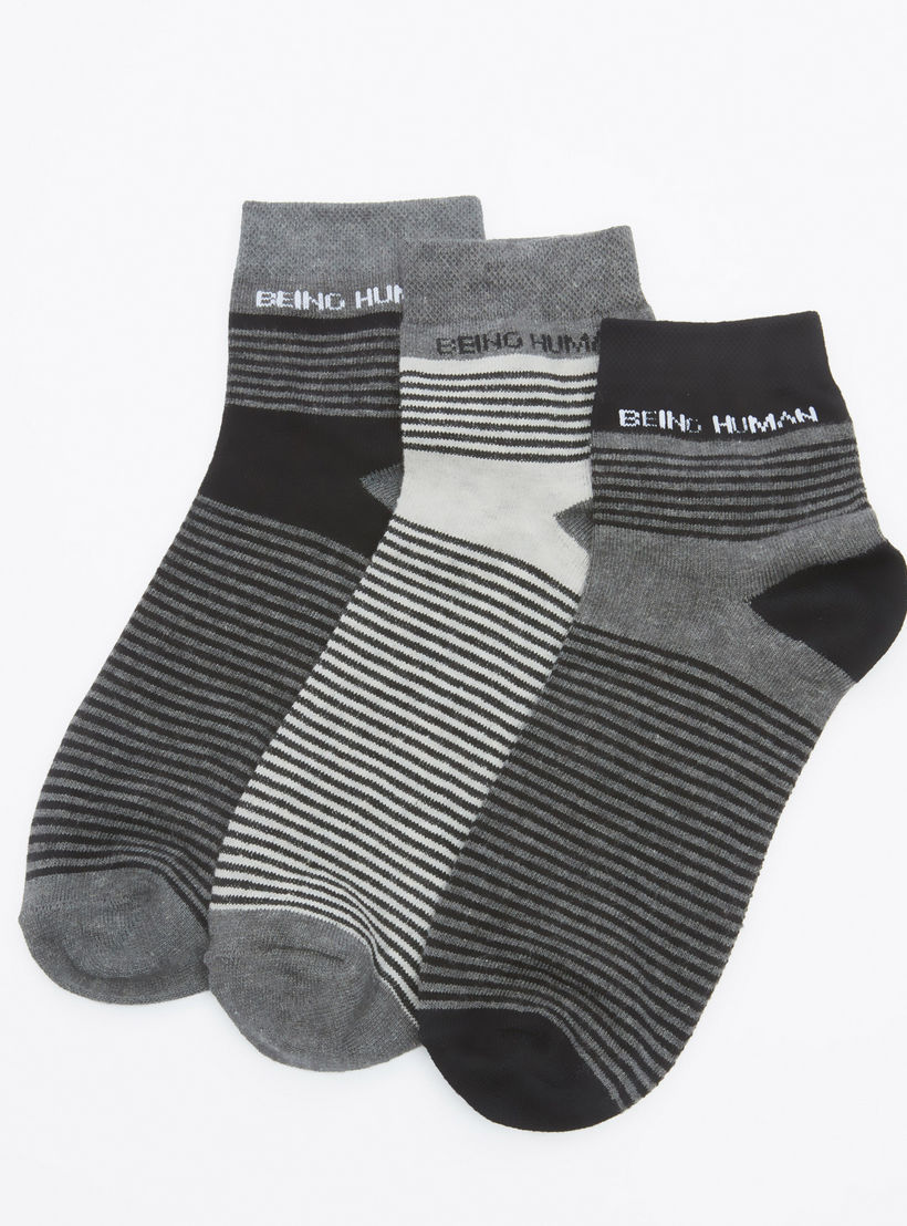 جوارب مقلّمة بطول الكاحل من بيينج هيومان - طقم من 3 أزواج-men-socks-image-1