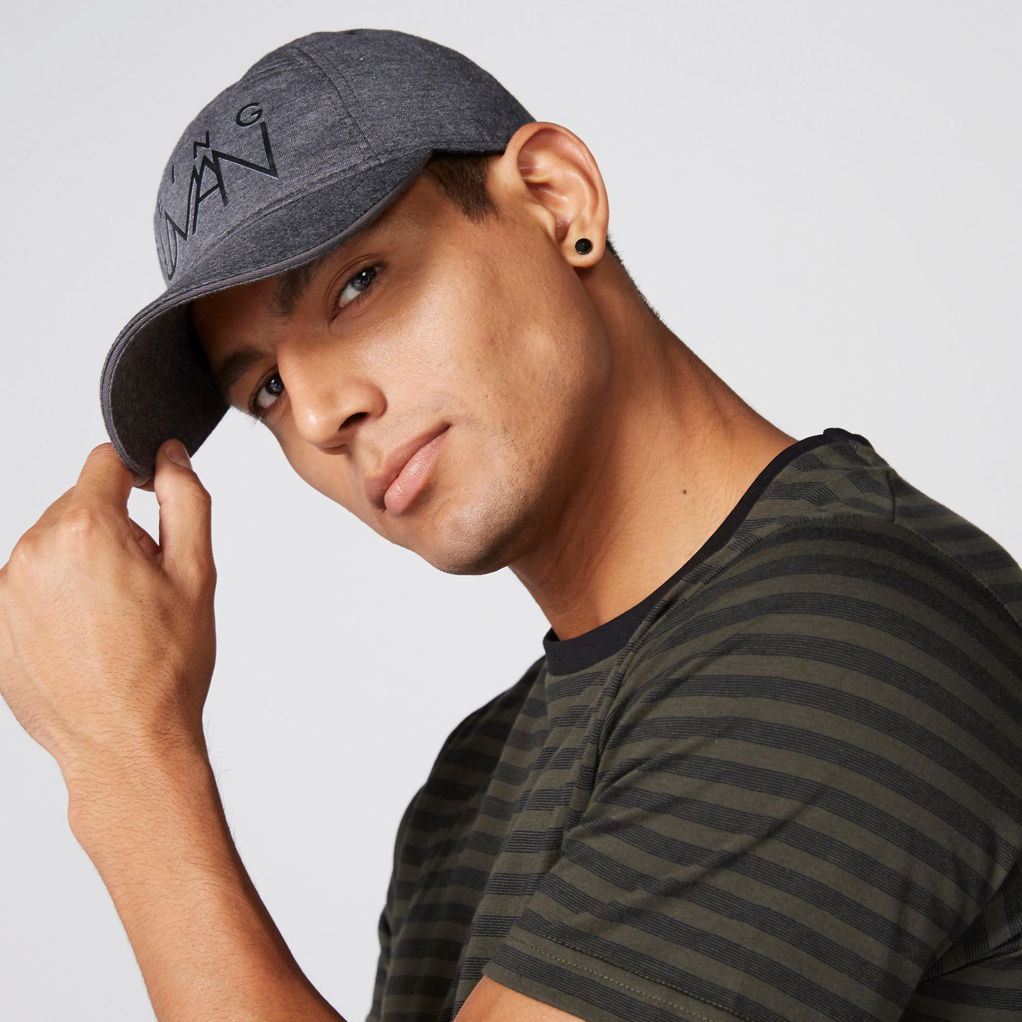 قبعة كاب بثنية إغلاق وطبعات بيينج هيومان-men-caps-image-3