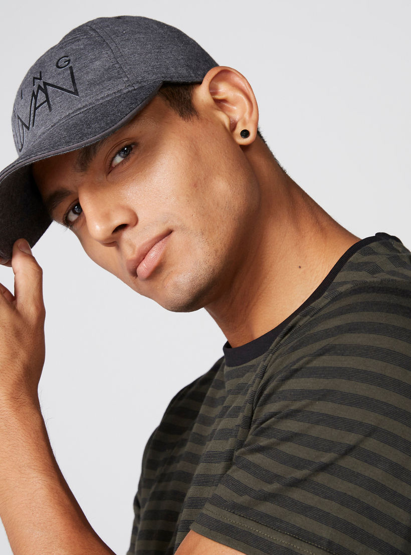 قبعة كاب بثنية إغلاق وطبعات بيينج هيومان-men-caps-image-3