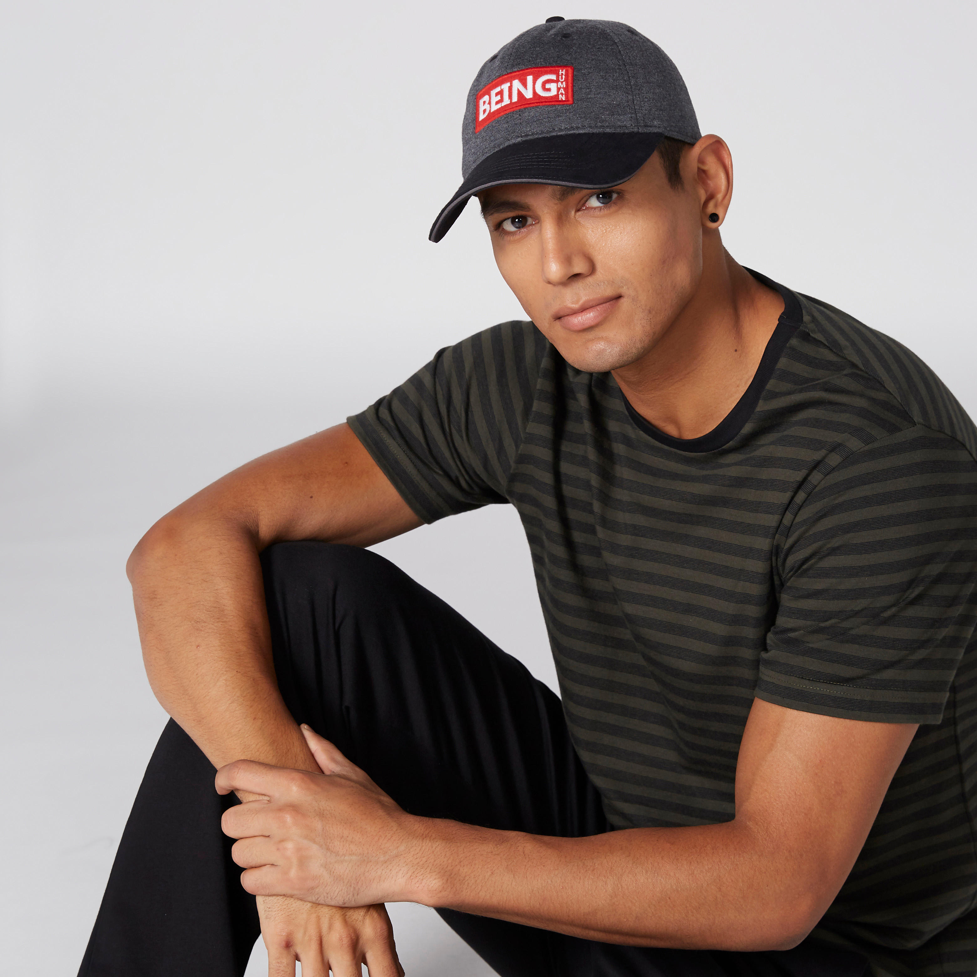 قبعة كاب مطرّزة بثنية إغلاق من بيينج هيومان-men-caps-image-2