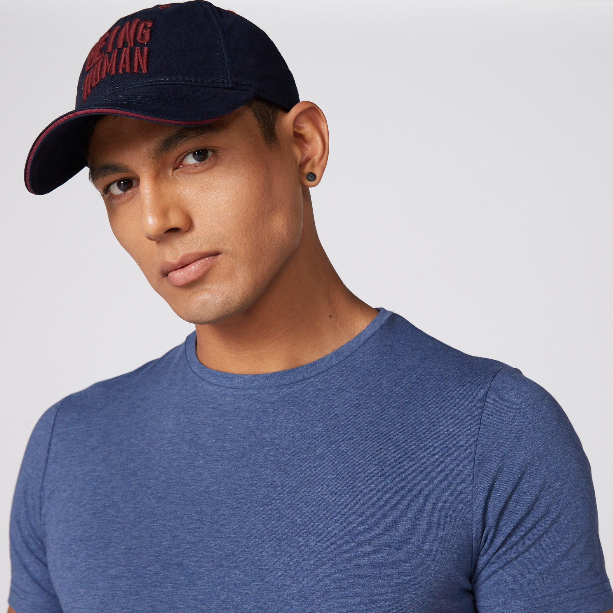 قبعة كاب مطرّزة بثنية إغلاق من بيينج هيومان-men-caps-image-2