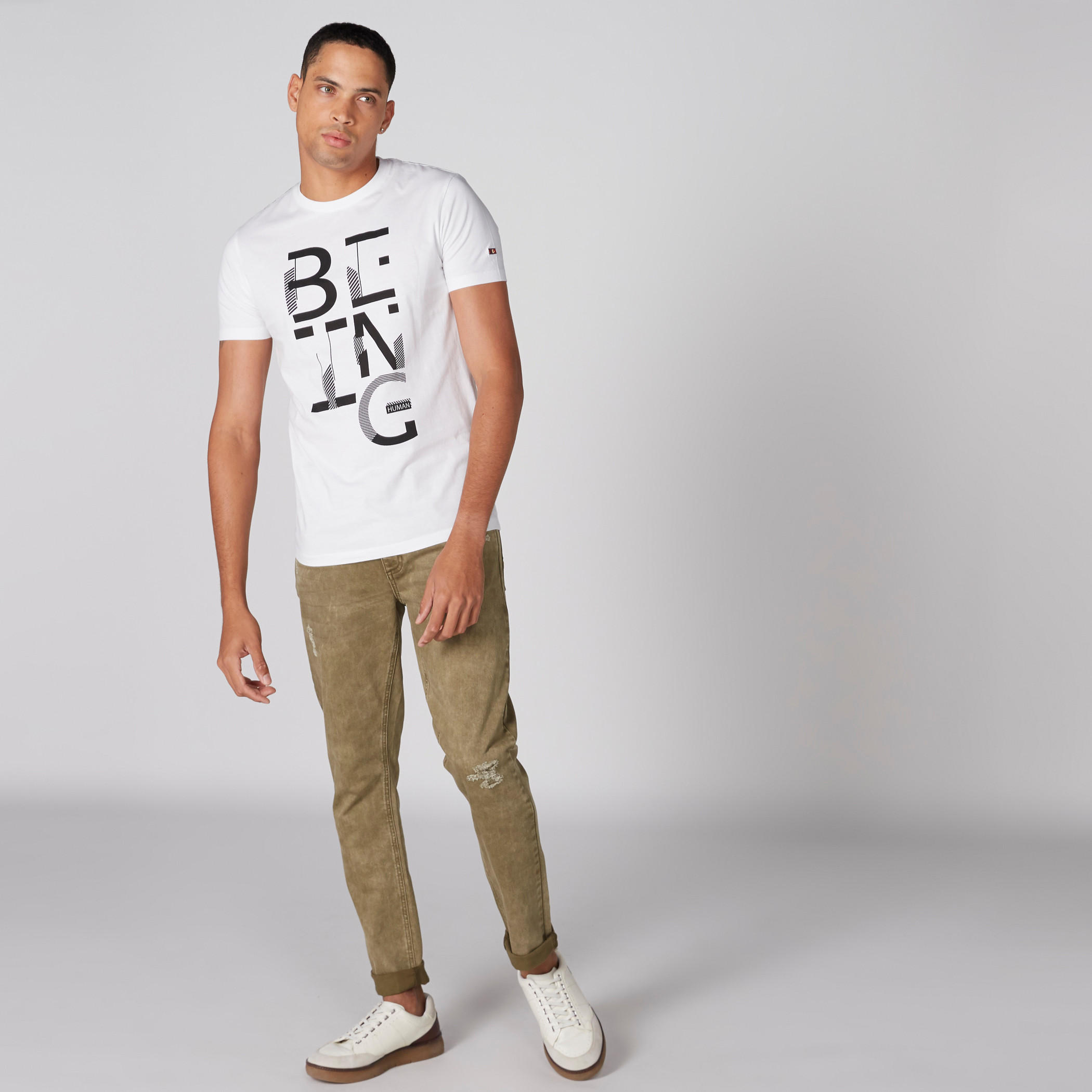 تيشيرت بياقة مستديرة وأكمام قصيرة وطبعات بيينج هيومان-men-clothing-tshirtsandpolos-tshirts-image-1