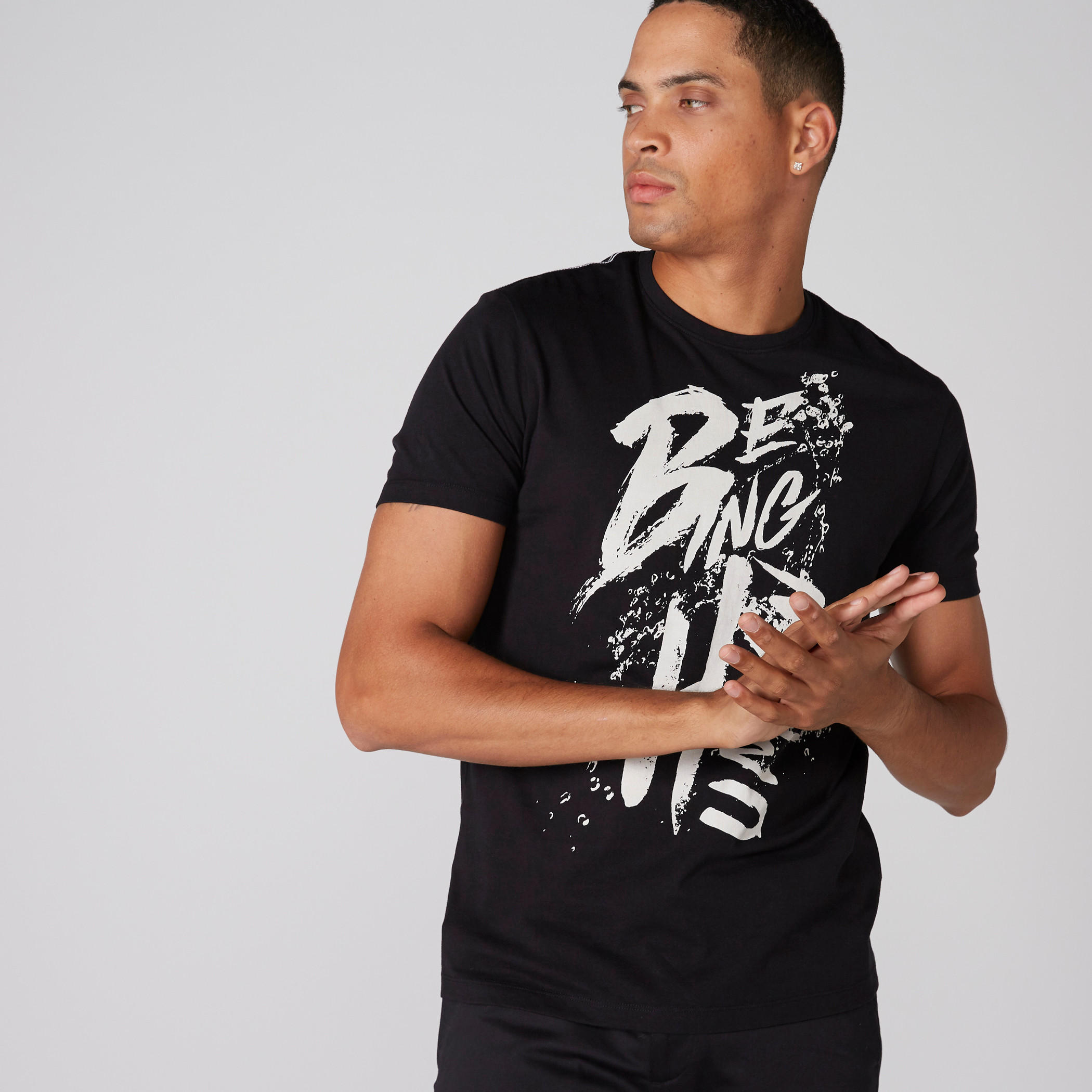 تيشيرت بياقة ضيّقة وطبعات بيينج هيومان-men-clothing-tshirtsandpolos-tshirts-image-3