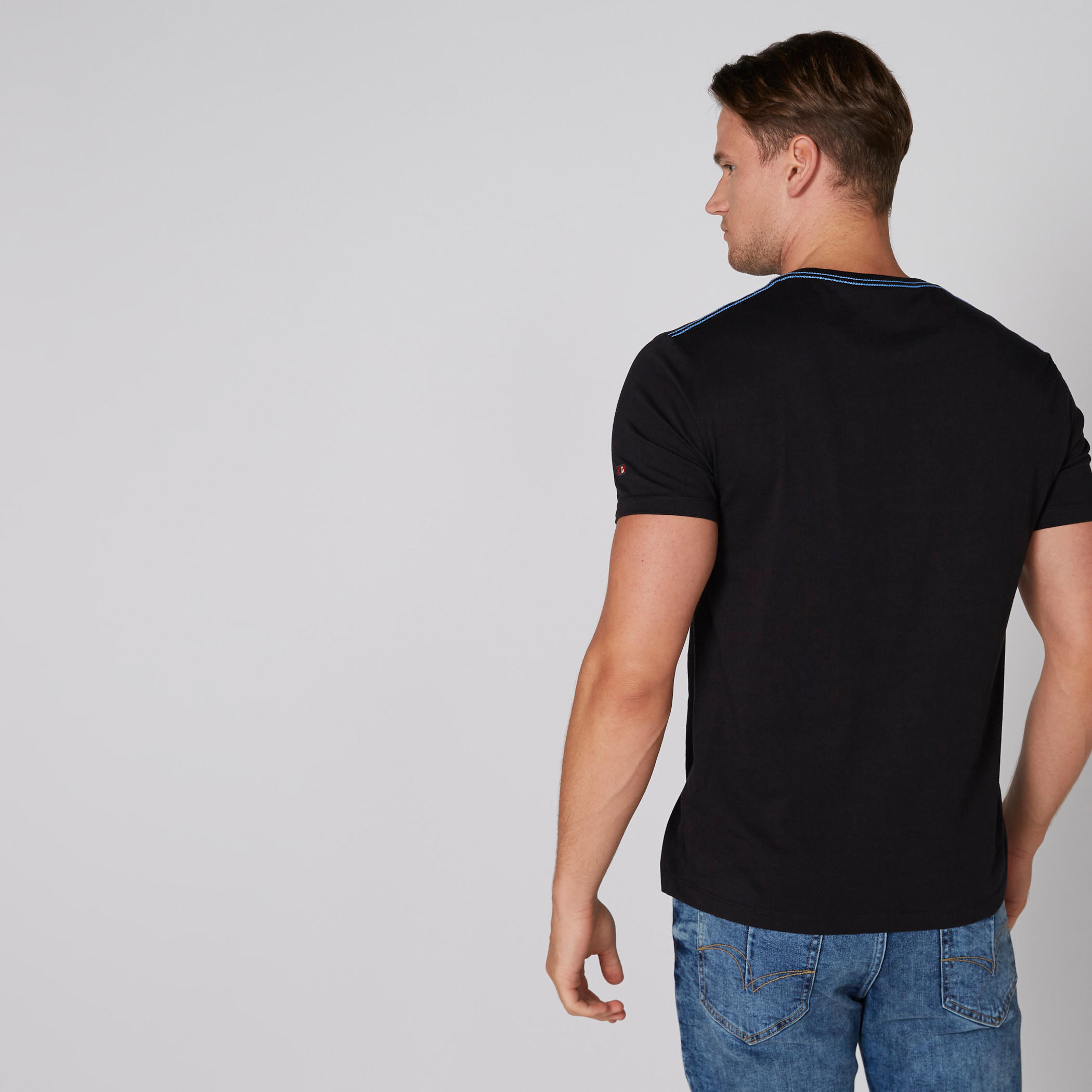 تيشيرت بياقة مستديرة وأكمام قصيرة وطبعات بيينج هيومان-men-clothing-tshirtsandpolos-tshirts-image-2