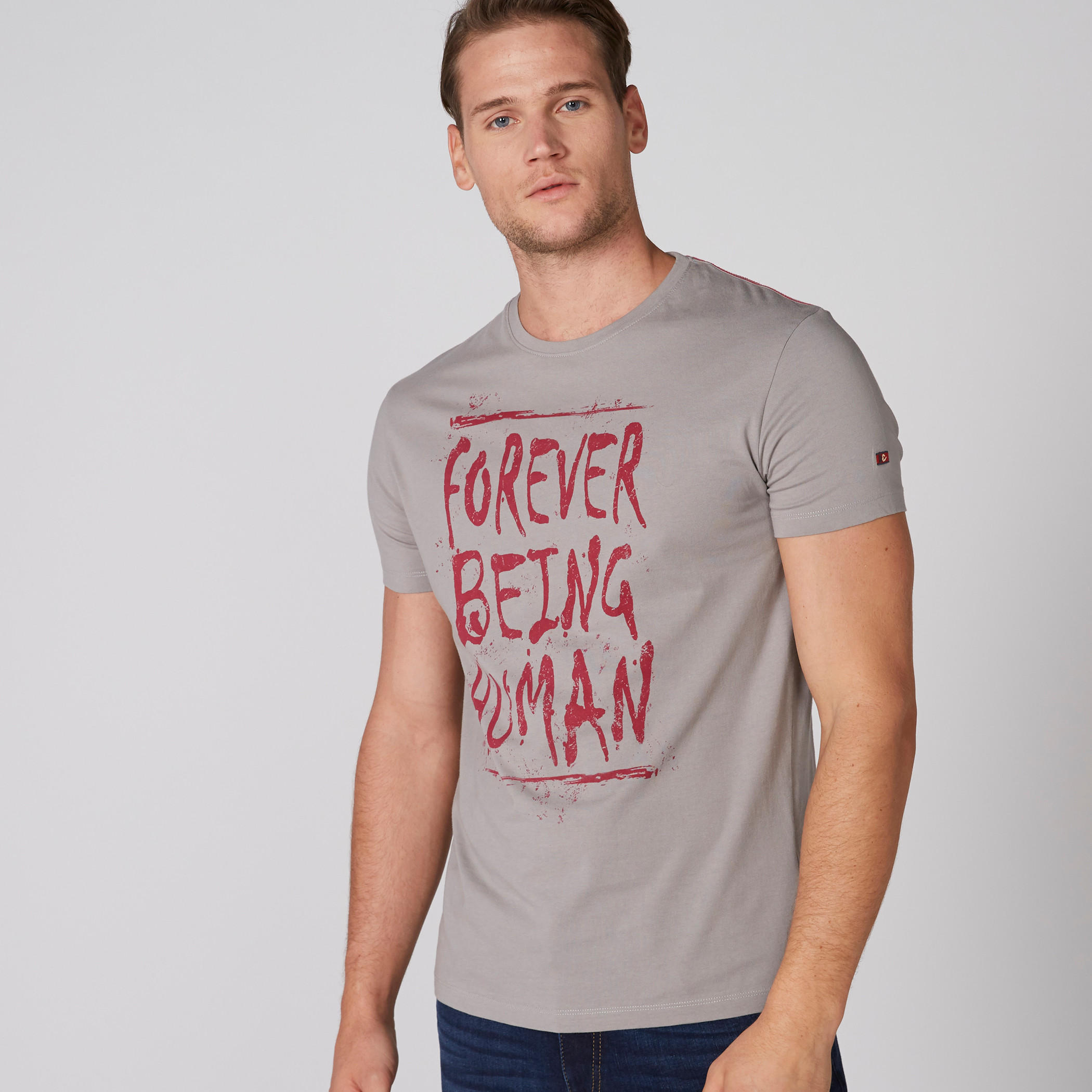 تيشيرت بياقة مستديرة وأكمام قصيرة وطبعات بيينج هيومان-men-clothing-tshirtsandpolos-tshirts-image-3