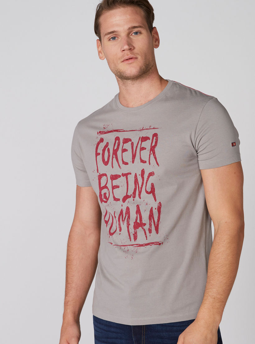 تيشيرت بياقة مستديرة وأكمام قصيرة وطبعات بيينج هيومان-men-clothing-tshirtsandpolos-tshirts-image-3